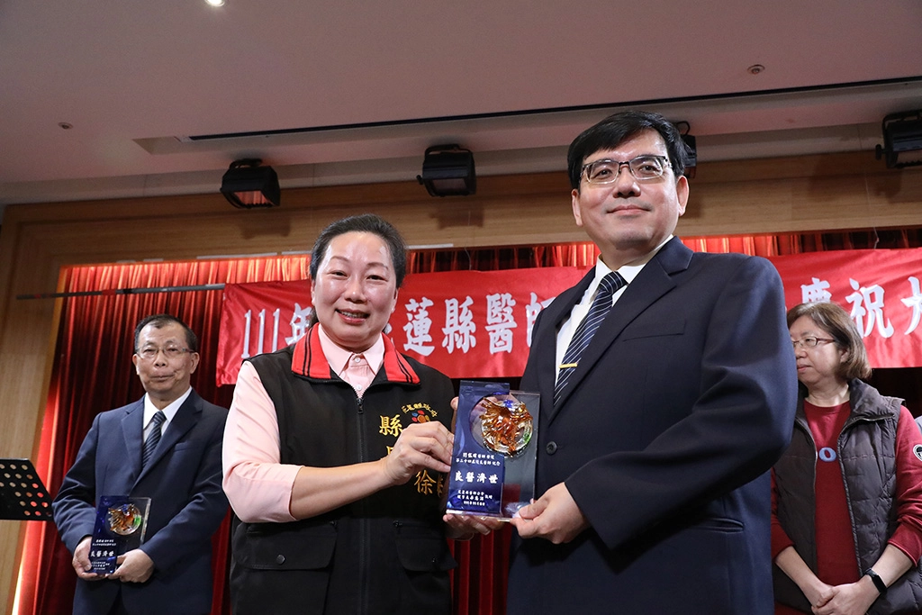 放射腫瘤科主任劉岱瑋在癌症臨床照護上盡心盡力,即便在春節連假期間,臨床醫療團隊仍堅守醫療崗位。