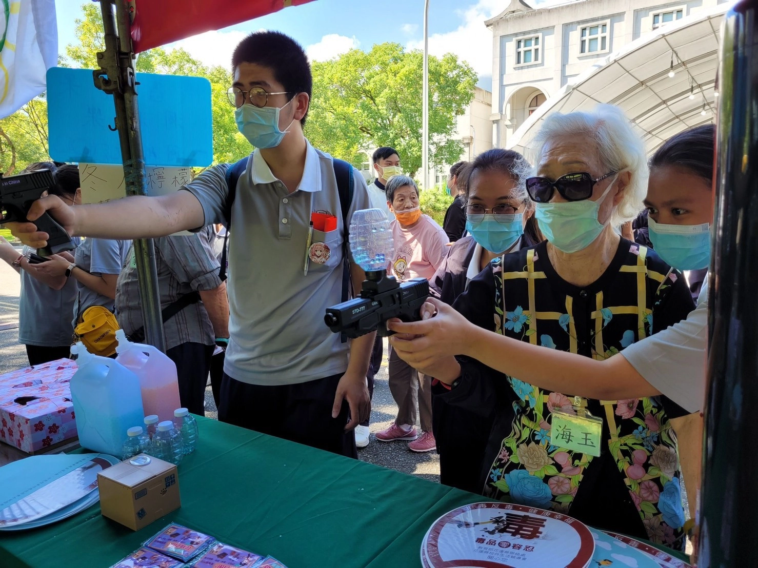 長輩與學生一起比賽,展現青銀共融。
