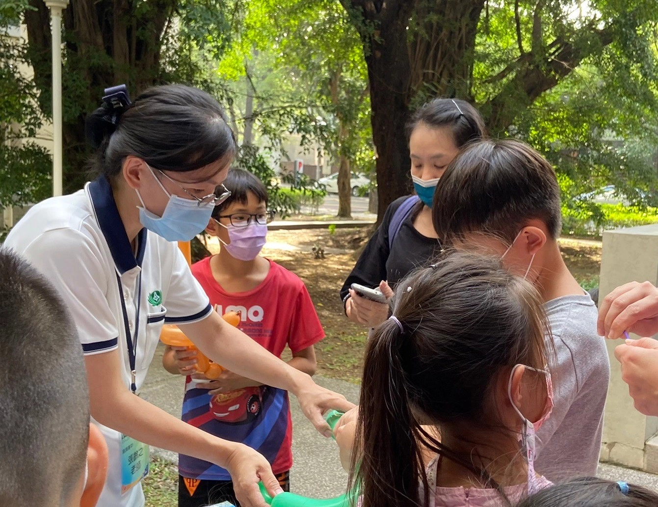 臺南慈中張齡之主任帶領同學在做中學,學中覺中展開學習歷程。
