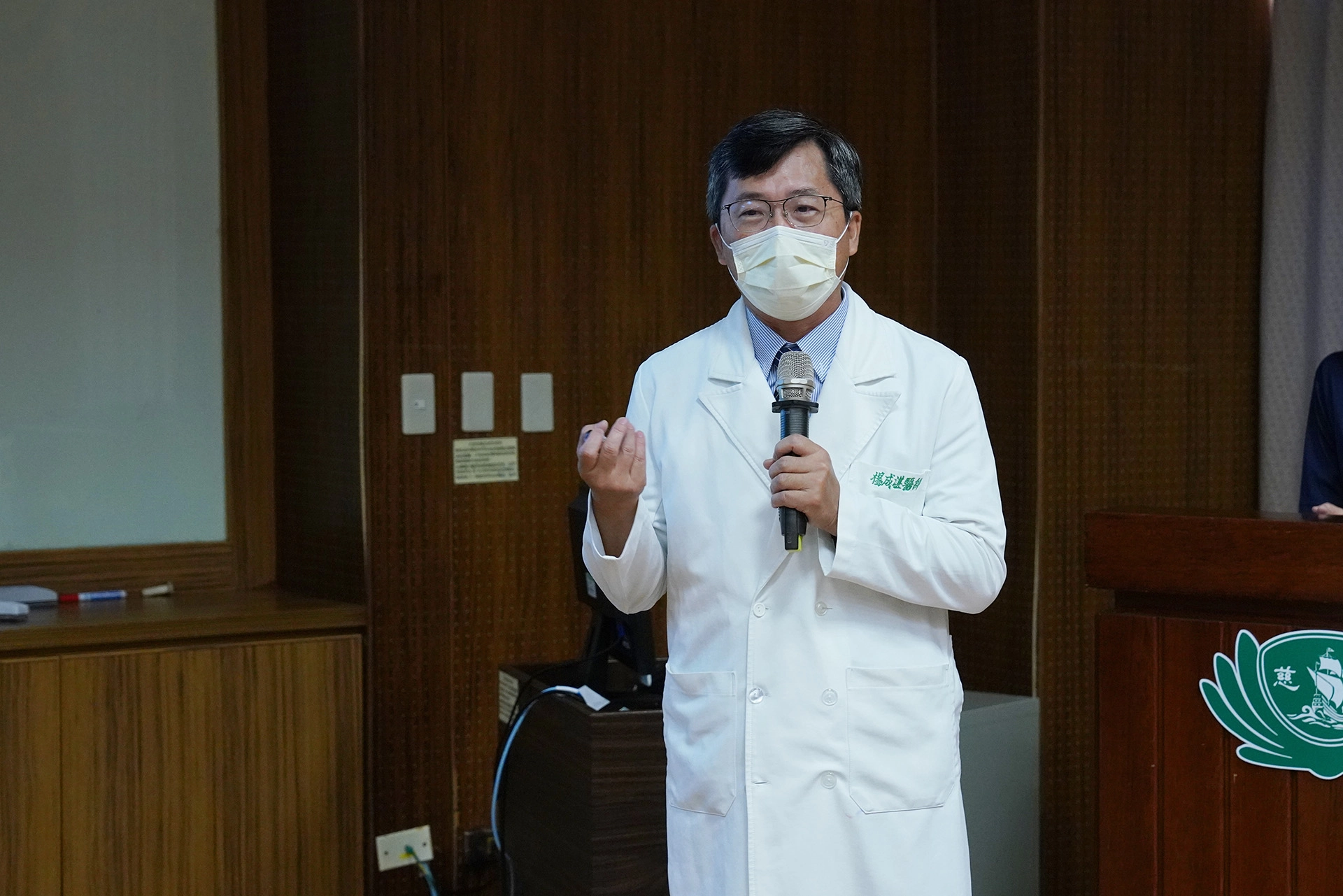 花蓮慈院中醫部兒科主任楊成湛表示,經由中藥與針灸幫助,可緩解病友糖尿病併發症,提升生活品質。