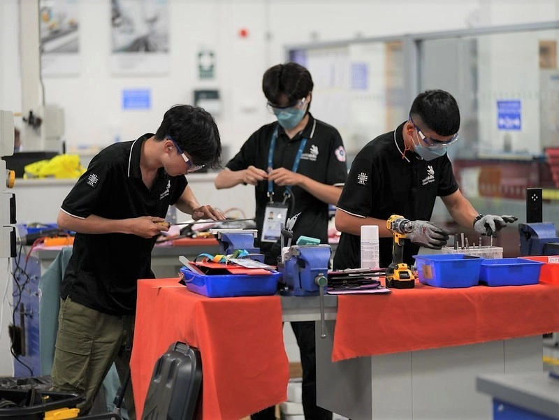 集體創作職類國手張建雄-左-施茗翔-中-洪慶桐-右-充分發揮團隊合作精神-成功奪金。