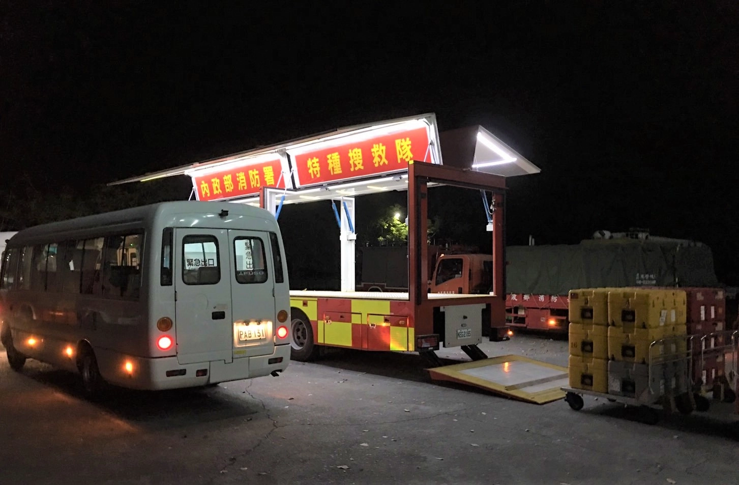 消防署第一時間立即通報國際人道救援任務輪值縣市-臺北市消防局整備救災,目前已完成該署搜救人員30位、搜救犬1隻與各式救援裝備器材5公噸的國際人道救援專案包機救援任務整備,隨時可因應國際間各項災難應變速度。