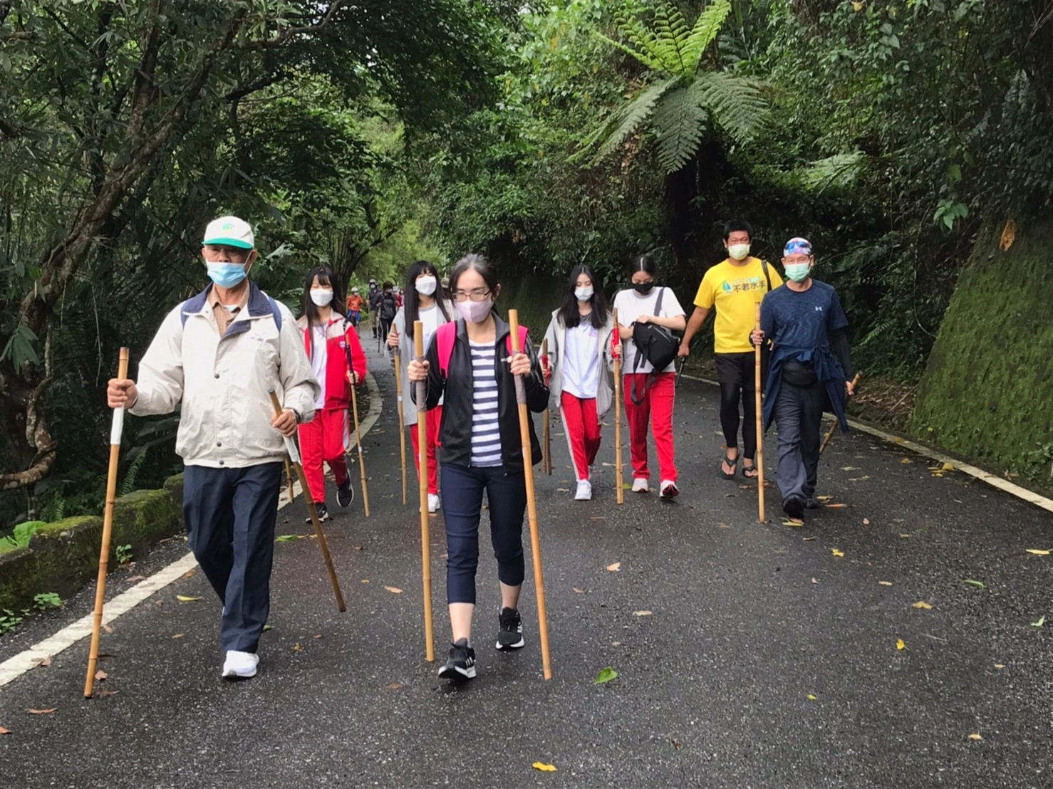 張先生第二次參加健走杖健走,已經很能掌握健走的節奏。