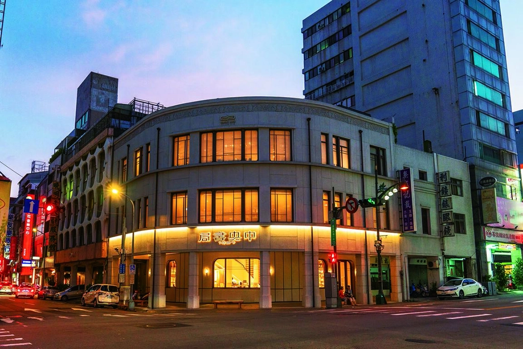 搭「台灣好行-台中時尚城中城線」 走訪台中百年書局