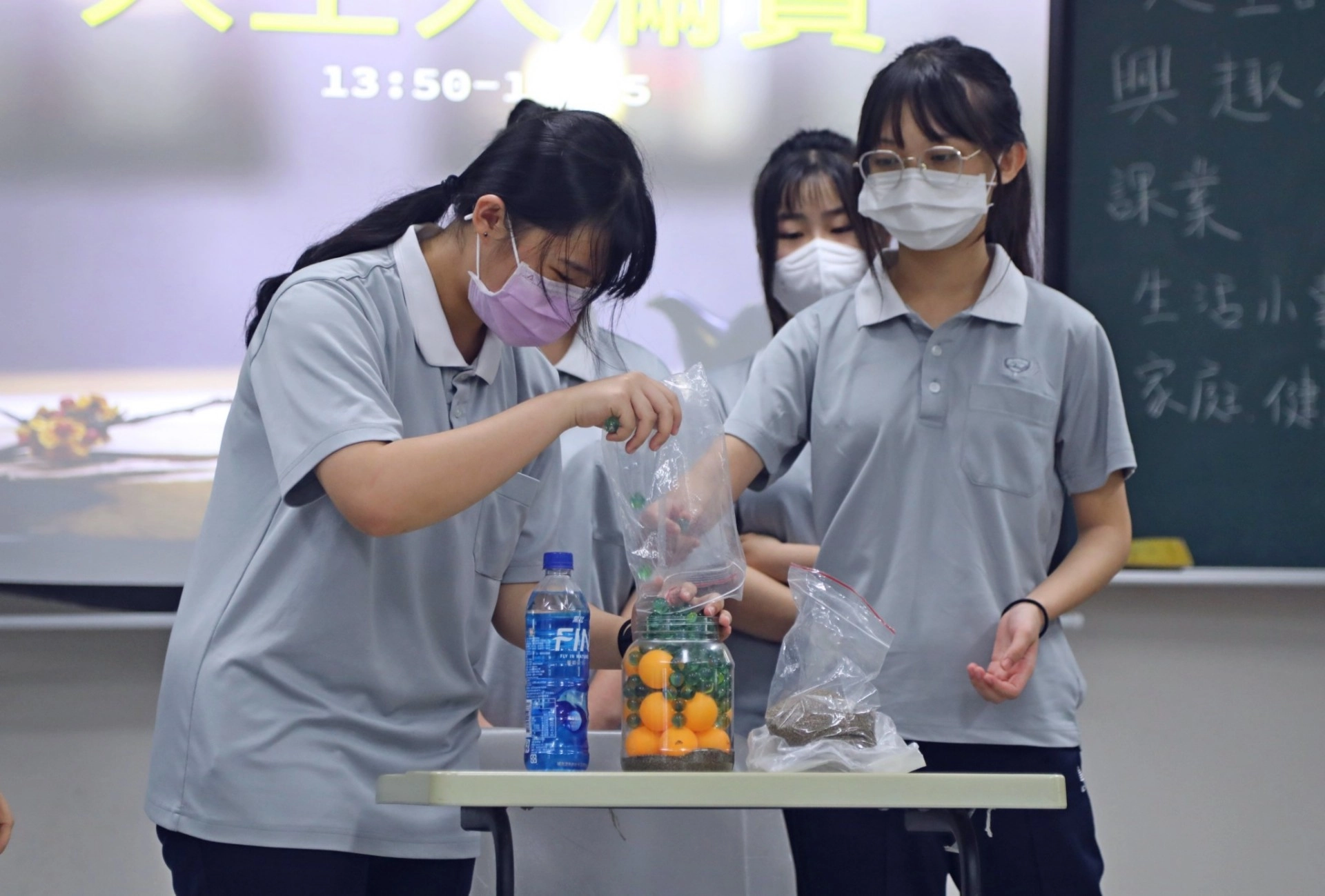 懿德媽媽將大道理包裝成遊戲,讓孩子參與並分享心得。