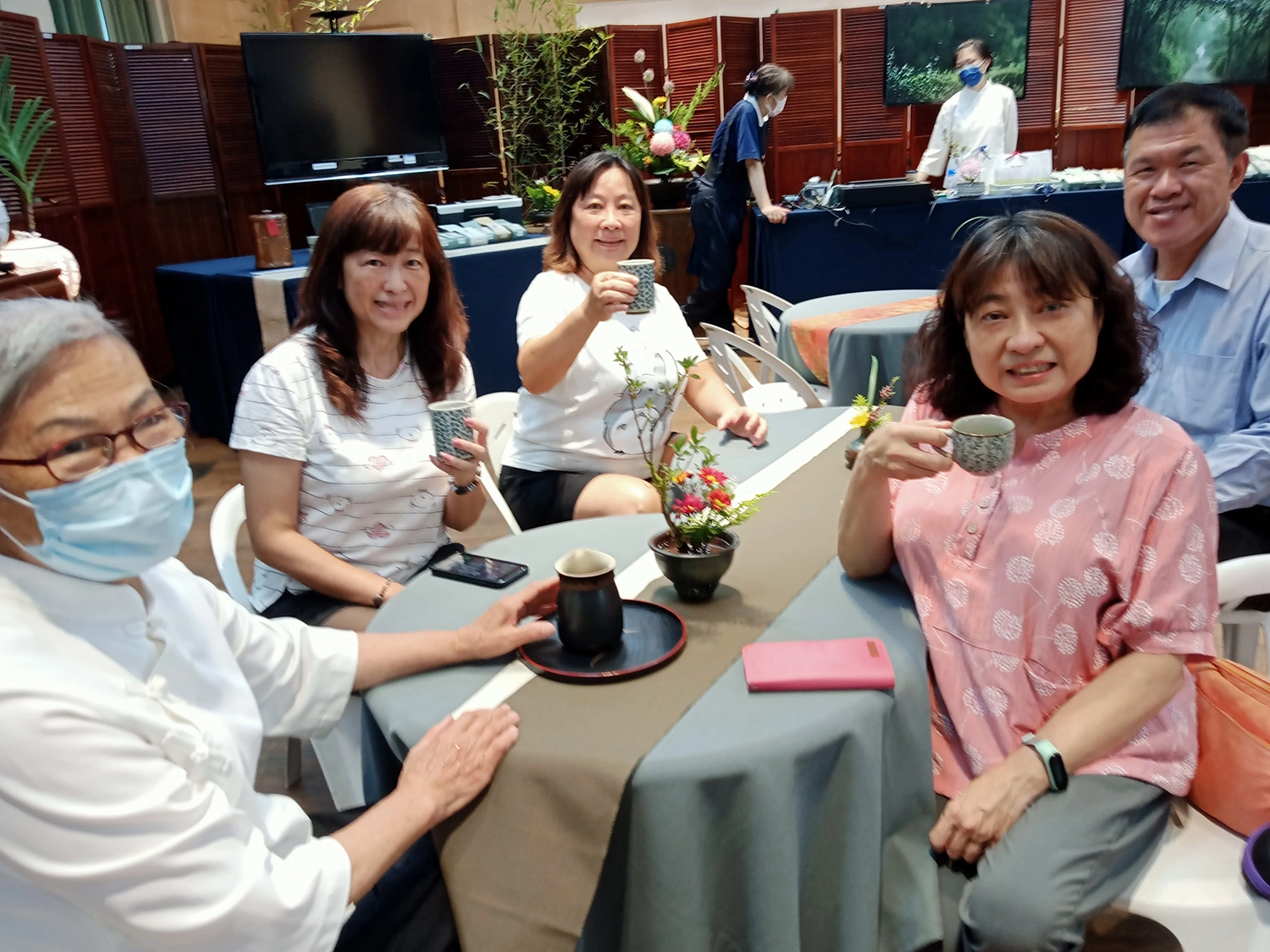 中興會堂二樓還有靜思茶道的品茗空間。攝影許昆龍