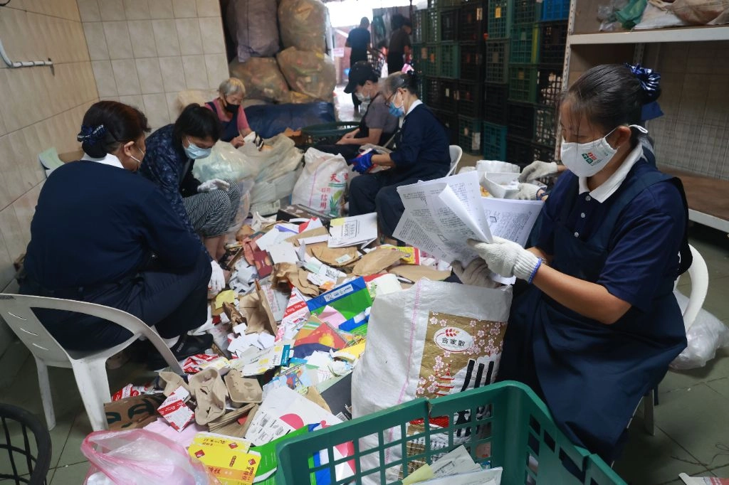 信義吳興環保教育站,小而美,空間雖窄小,但人人愛做環保、護地球的心是一樣的。