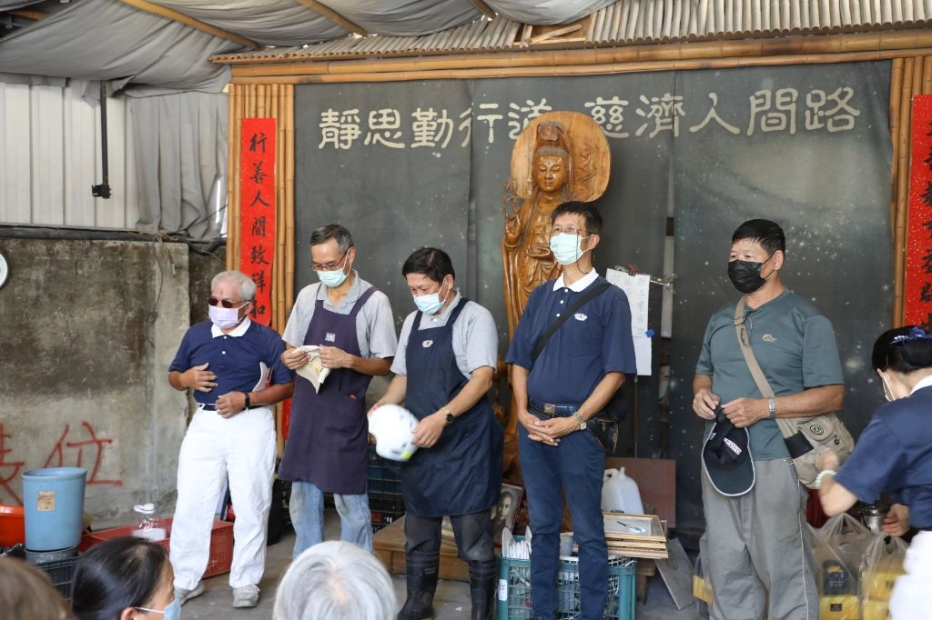 石牌建泰環保站於2022年九月底吹熄燈號,許多長年在此付出的環保志工紛紛上臺訴說自己不捨的心情。