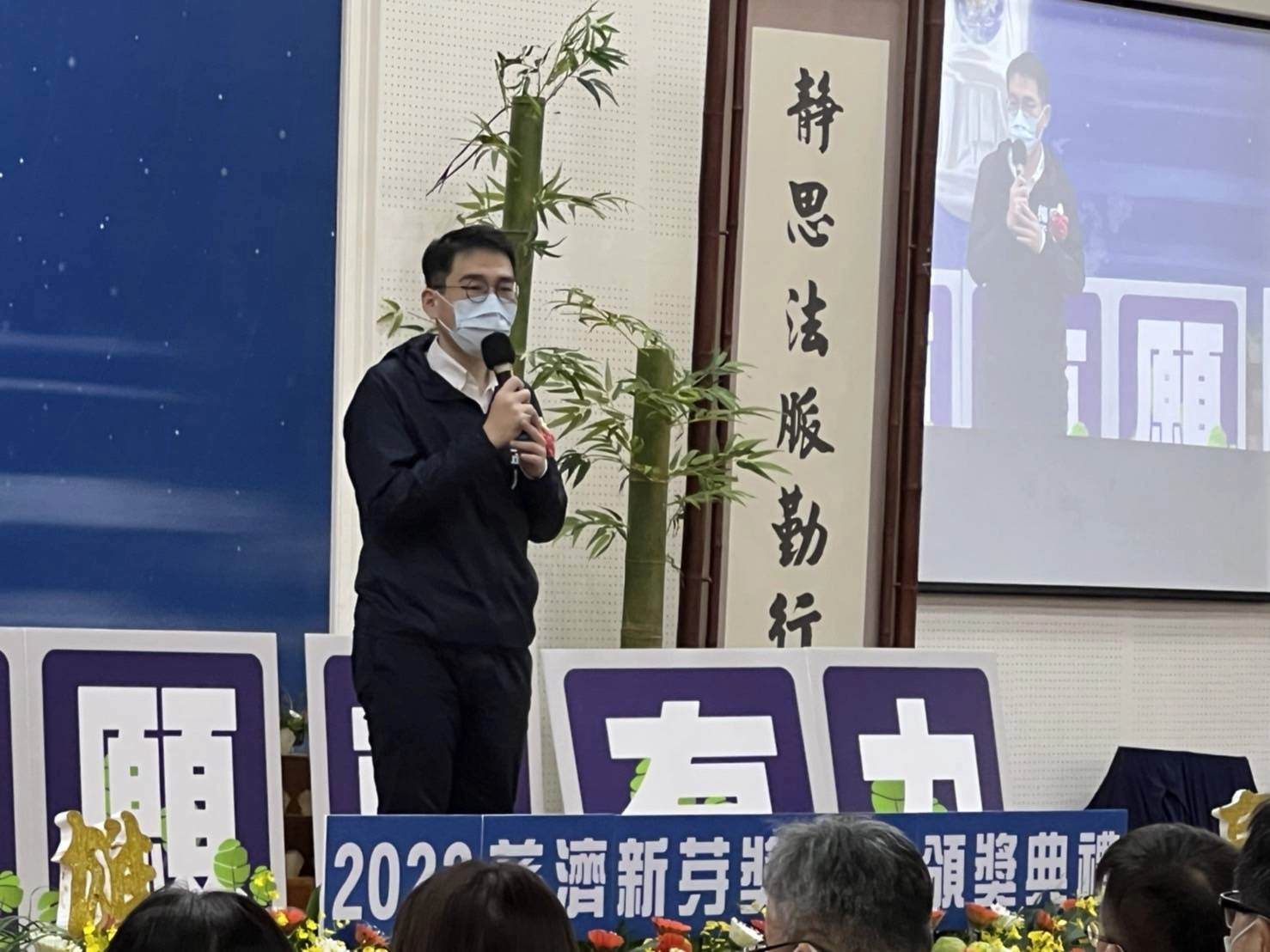 高雄市政府市長室專委楊孟凡以及所有高雄志工團隊給予學子們勉勵,也共同見證其奮發向上的精神。