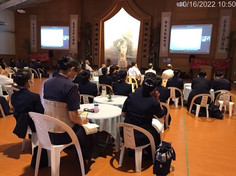 屏東志工齊聚一堂,共同精進,聆聽講師認證課程。