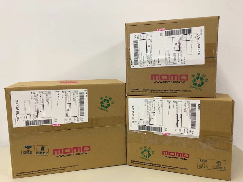 「momo循環紙箱」試辦計畫,推行之初特地與佛教慈濟慈善事業基金會攜手合作,串聯旗下「慈濟環保教育站」的專業志工職能與資源。