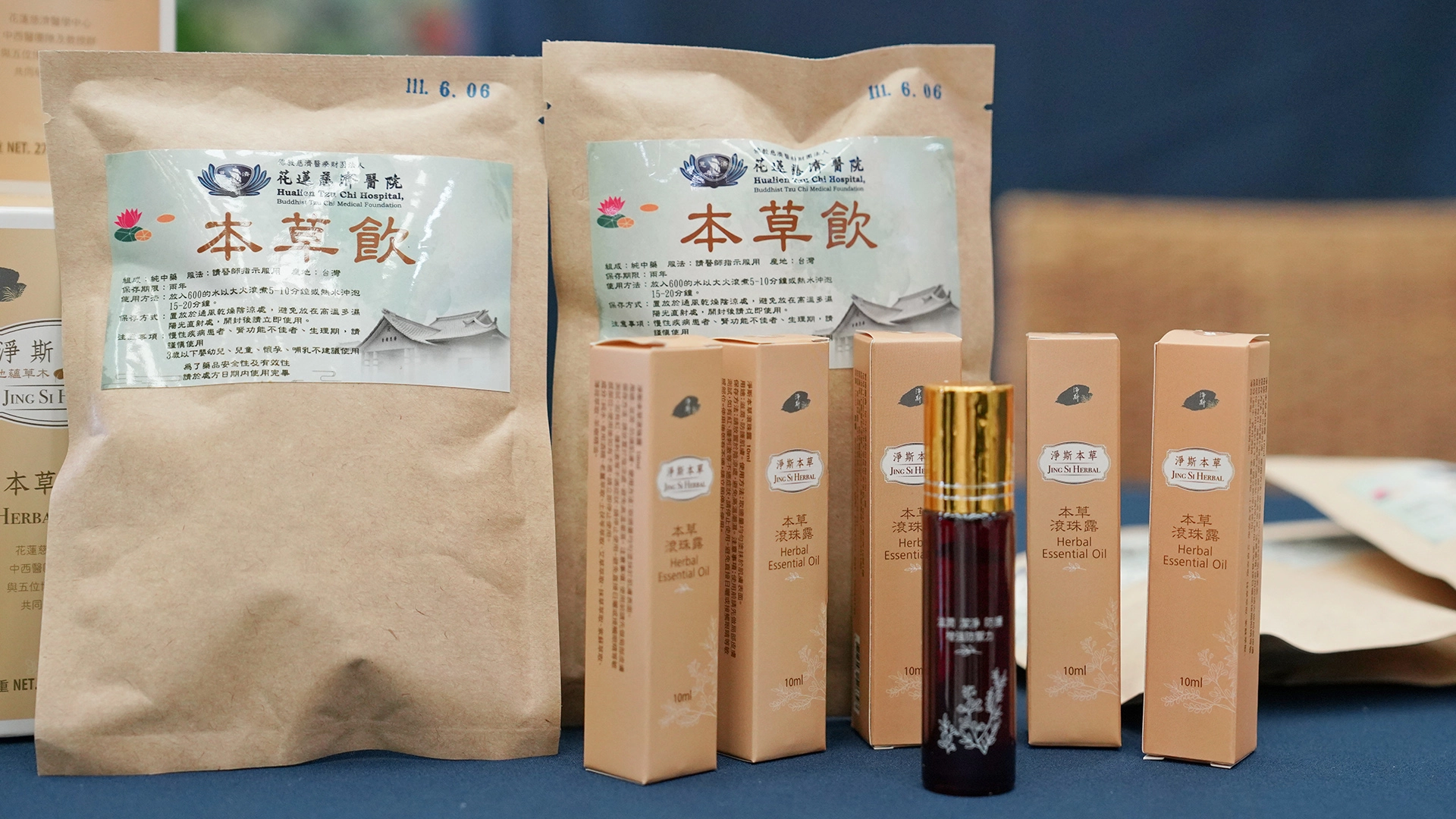 花蓮慈濟醫院中醫部、心血管暨粒線體相關疾病研究中心團隊,進一步深入探討中草藥複方淨斯本草飲和淨斯本草滾珠露的加成作用,抑制新冠病毒感染高風險糖尿病小鼠,並發表於《Frontiers in Pharmacology》(藥理學先驅期刊)。