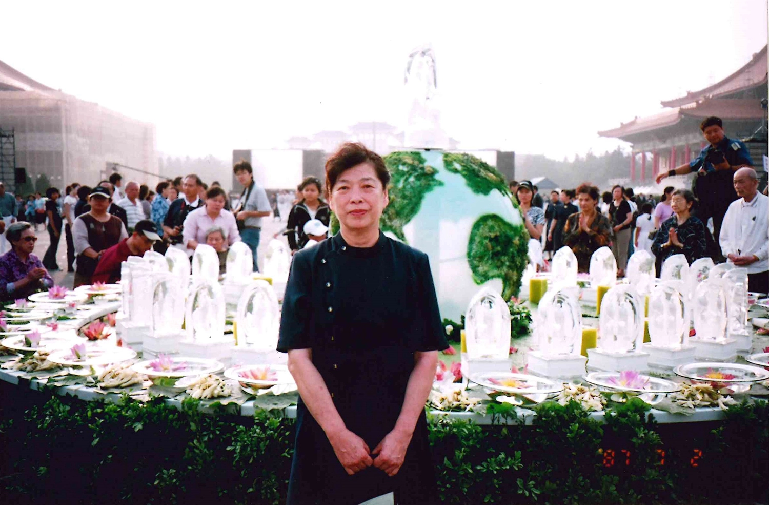 張嚴淑貞老師是花蓮慈濟醫院同仁口中的「插花師姑」,數十年來,每周二自台北到花蓮,為慈濟醫院的大廳插花佈置。