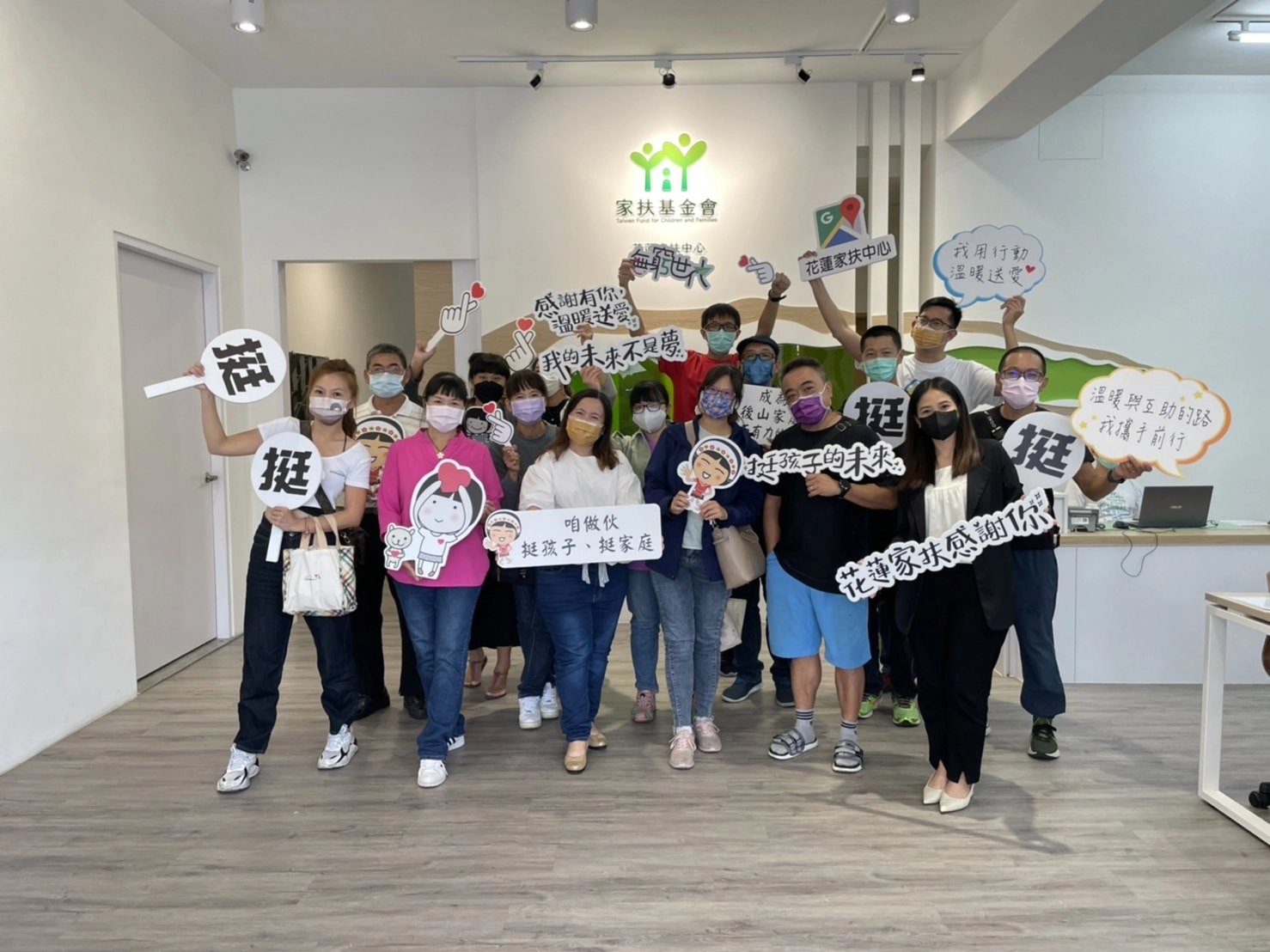 愛心攤商齊聚一堂為花蓮家扶聚集能量。