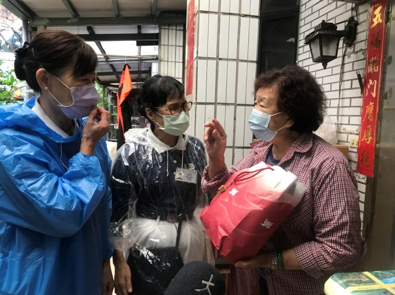 經過一週以來仍持續陪伴鄉親至今,傳遞溫馨祝福。