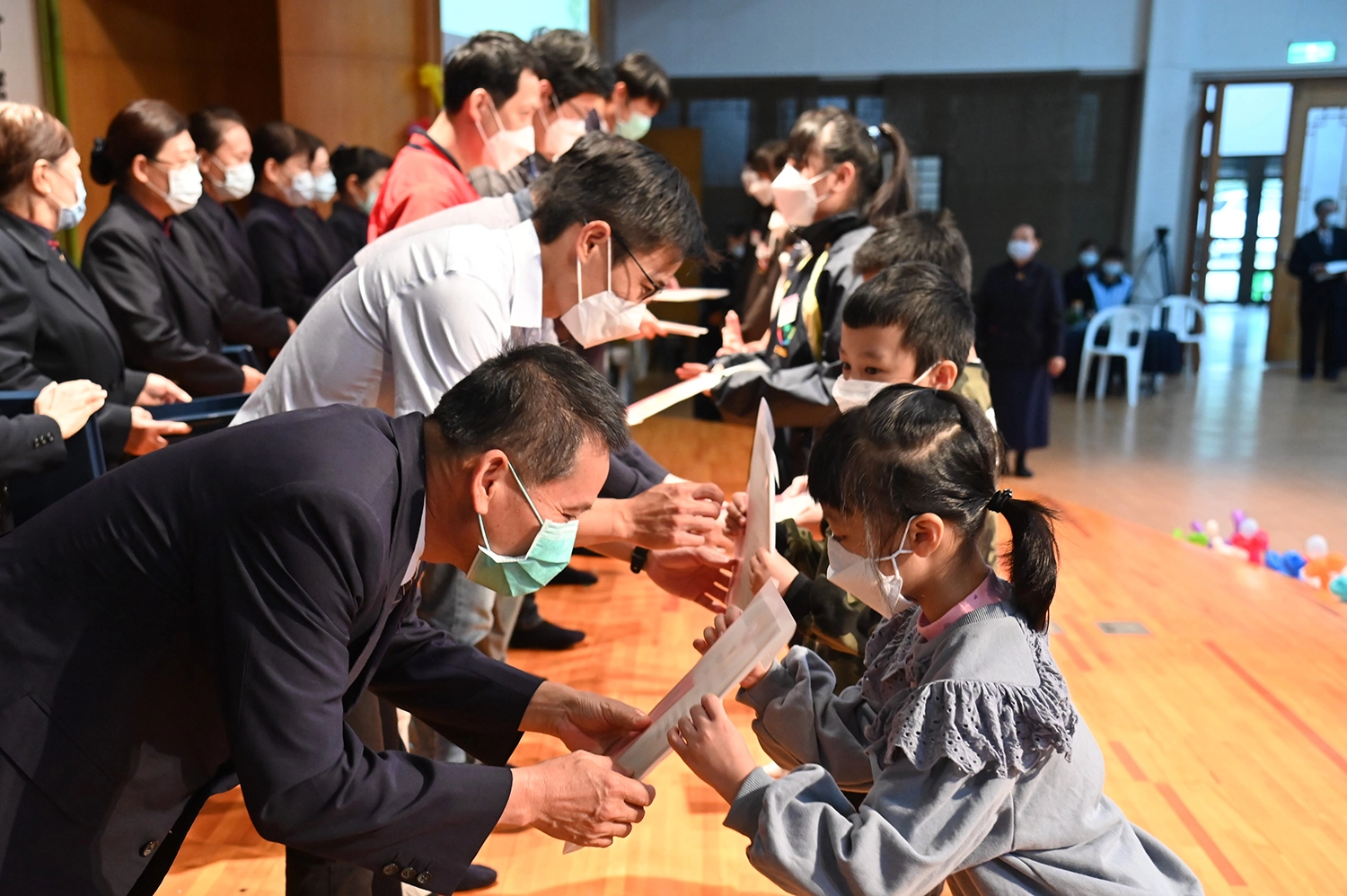 宜蘭慈濟舉辦新芽獎學金頒獎典禮,10月29日上午在慈濟羅東聯絡處舉行。(圖為慈濟基金會提供)