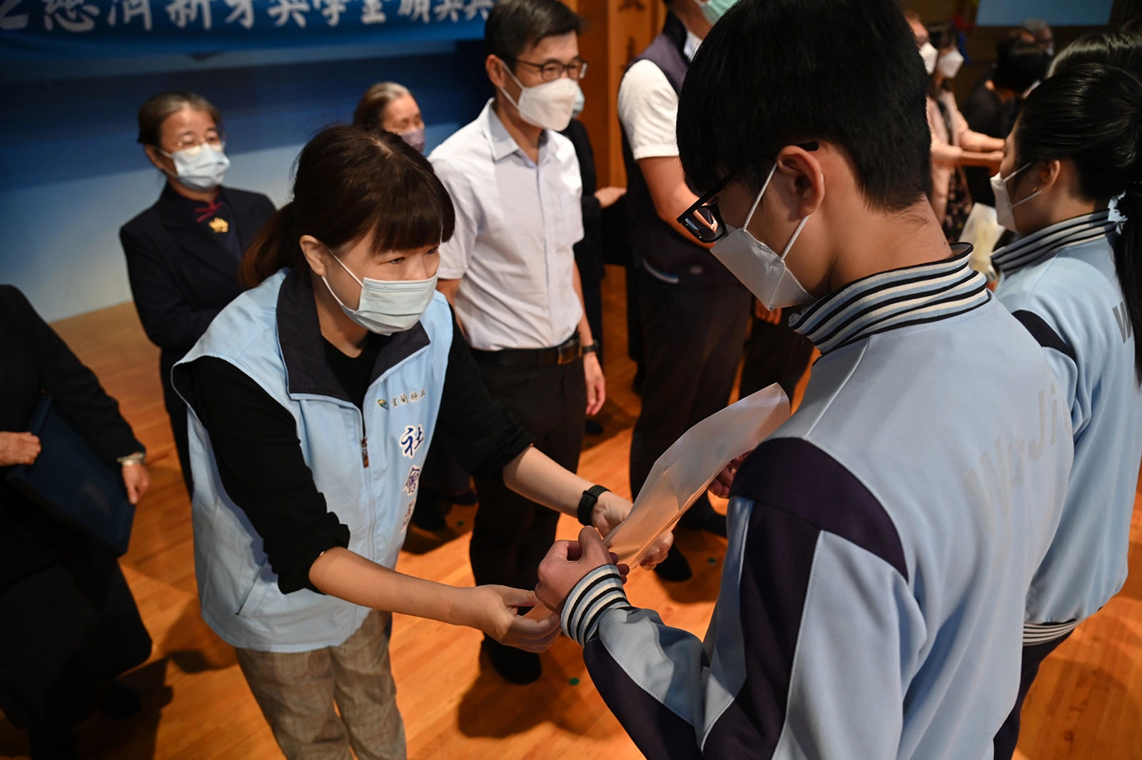 宜蘭慈濟舉辦新芽獎學金頒獎典禮,10月29日上午在慈濟羅東聯絡處舉行,社會救助科李曉芹科長出席頒獎。(圖為慈濟基金會提供)