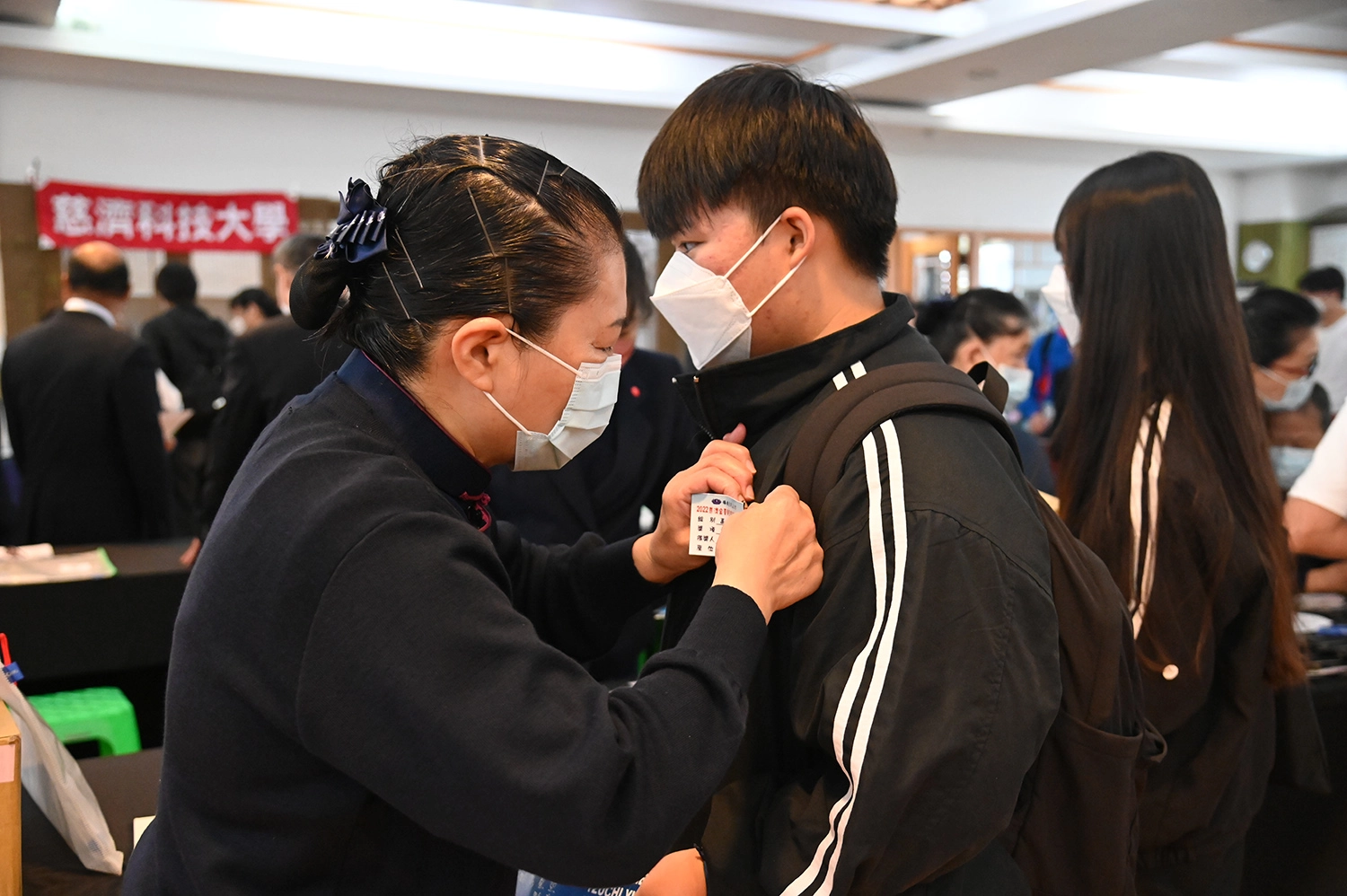 宜蘭慈濟舉辦新芽獎學金頒獎典禮,10月29日上午在慈濟羅東聯絡處舉行。(圖為慈濟基金會提供)