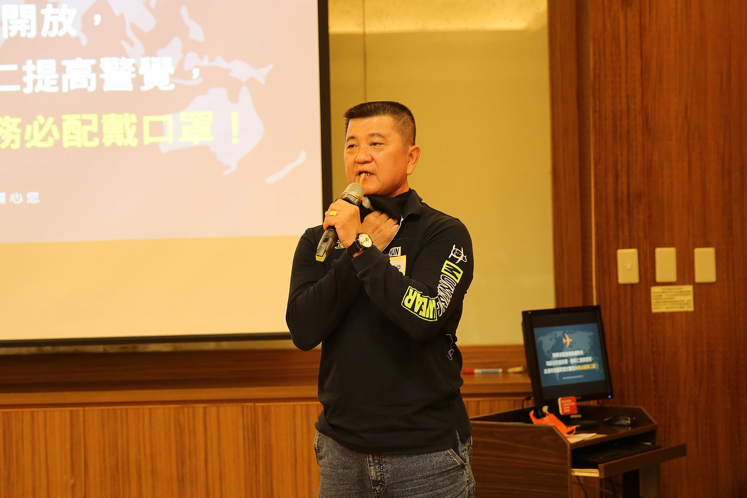 病友吳先生說,他積極接受治療、持續運動、保持生活作息正常,身體終於漸漸好轉,他也不放棄任何希望,只要身體還能動、還能走,就要把握時間來助人,也鼓勵病友一起加油,不要被疾病打倒。