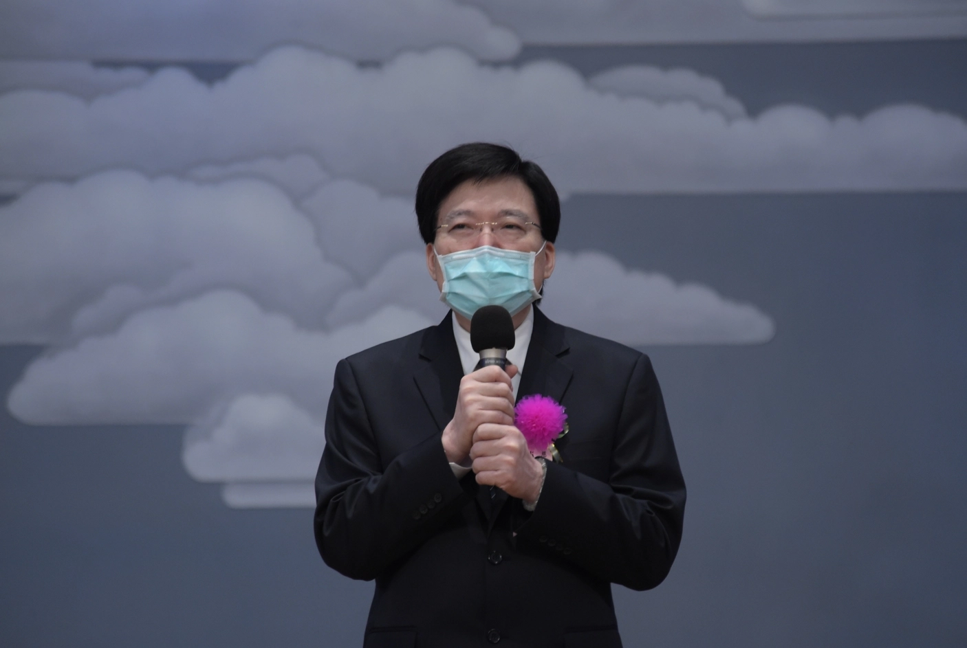 臺北慈濟醫院趙有誠院長鼓勵所有獲獎的同學,人生難免有考驗,要用正向的心態去面對。
