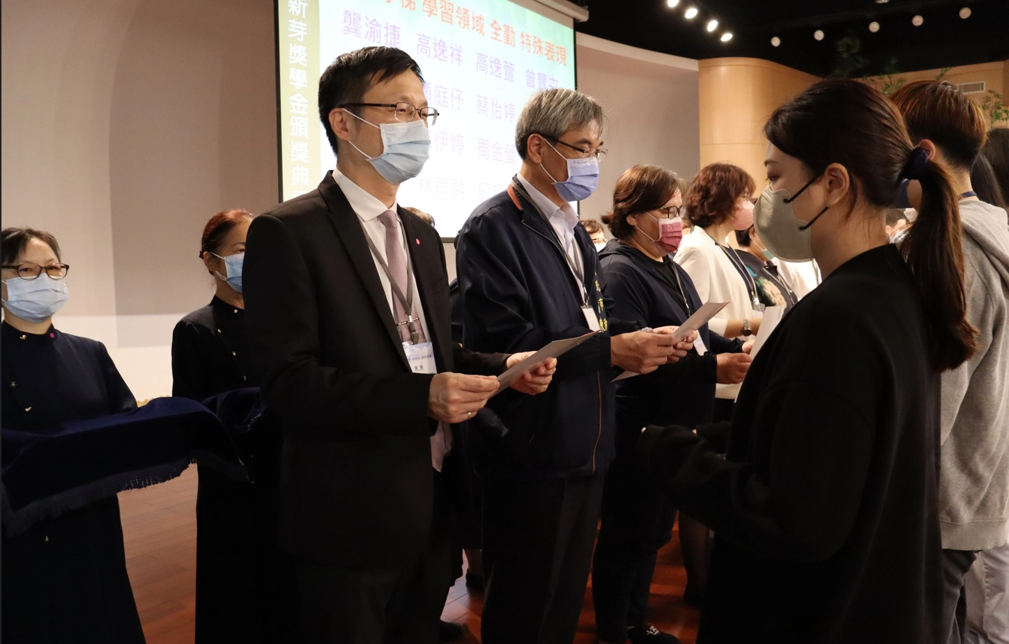 新北市政府教育局張明文局長肯定慈濟舉辦新芽獎學金的精神,就是以愛為基礎、品德為優先,鼓勵身處逆境的孩子們永不放棄。