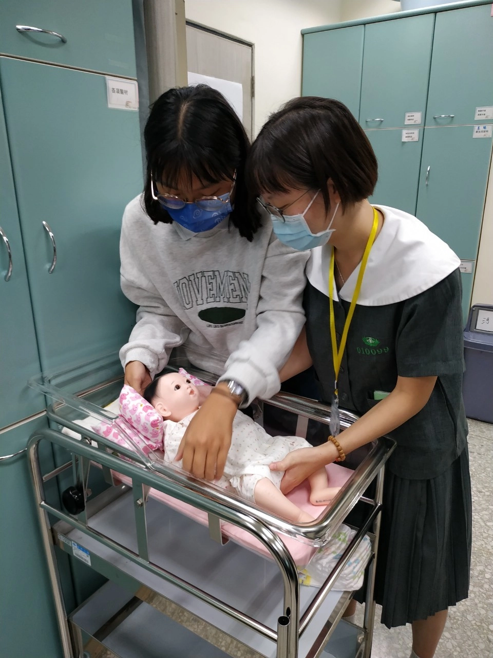完整大專校系介紹,為南慈中生們立下志願的種子。