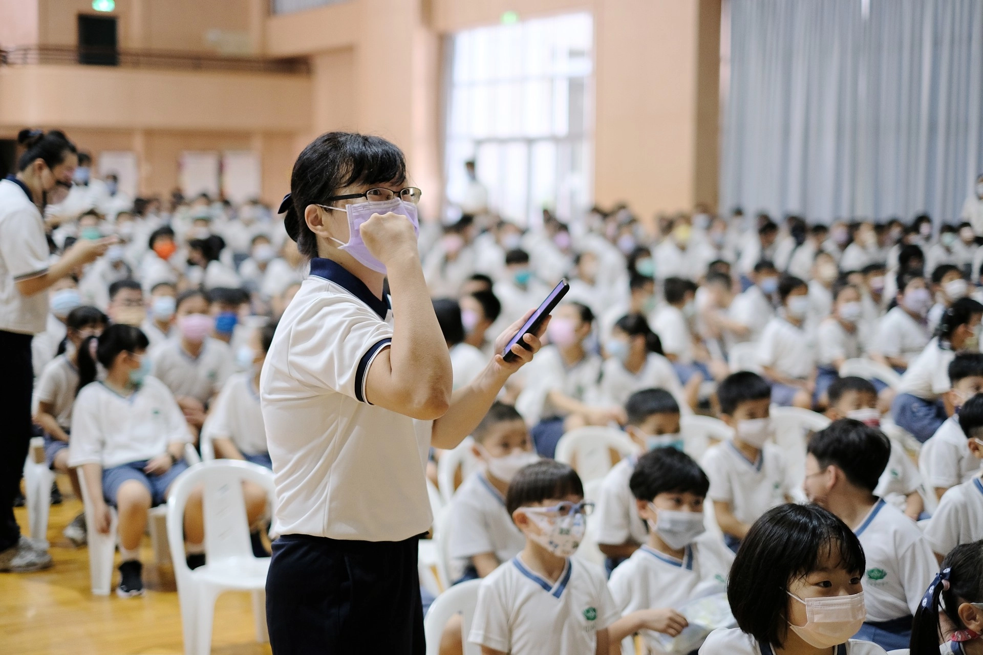 慈小猜歌王遊戲,各班導師透過線上平臺Google classroom,既正確又快速的上傳答案。