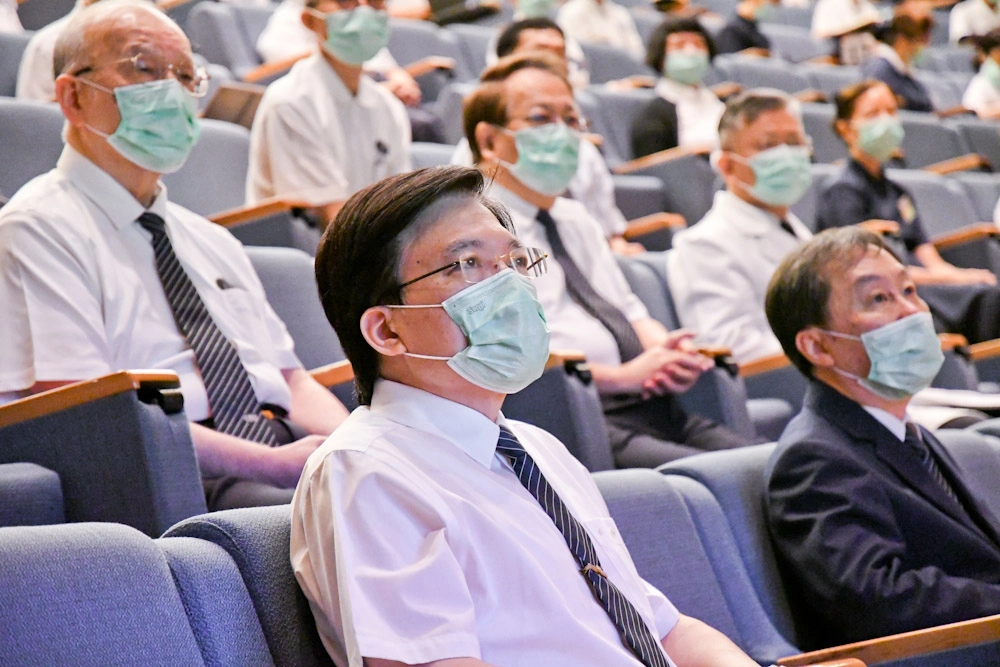 趙有誠院長認真聽課。