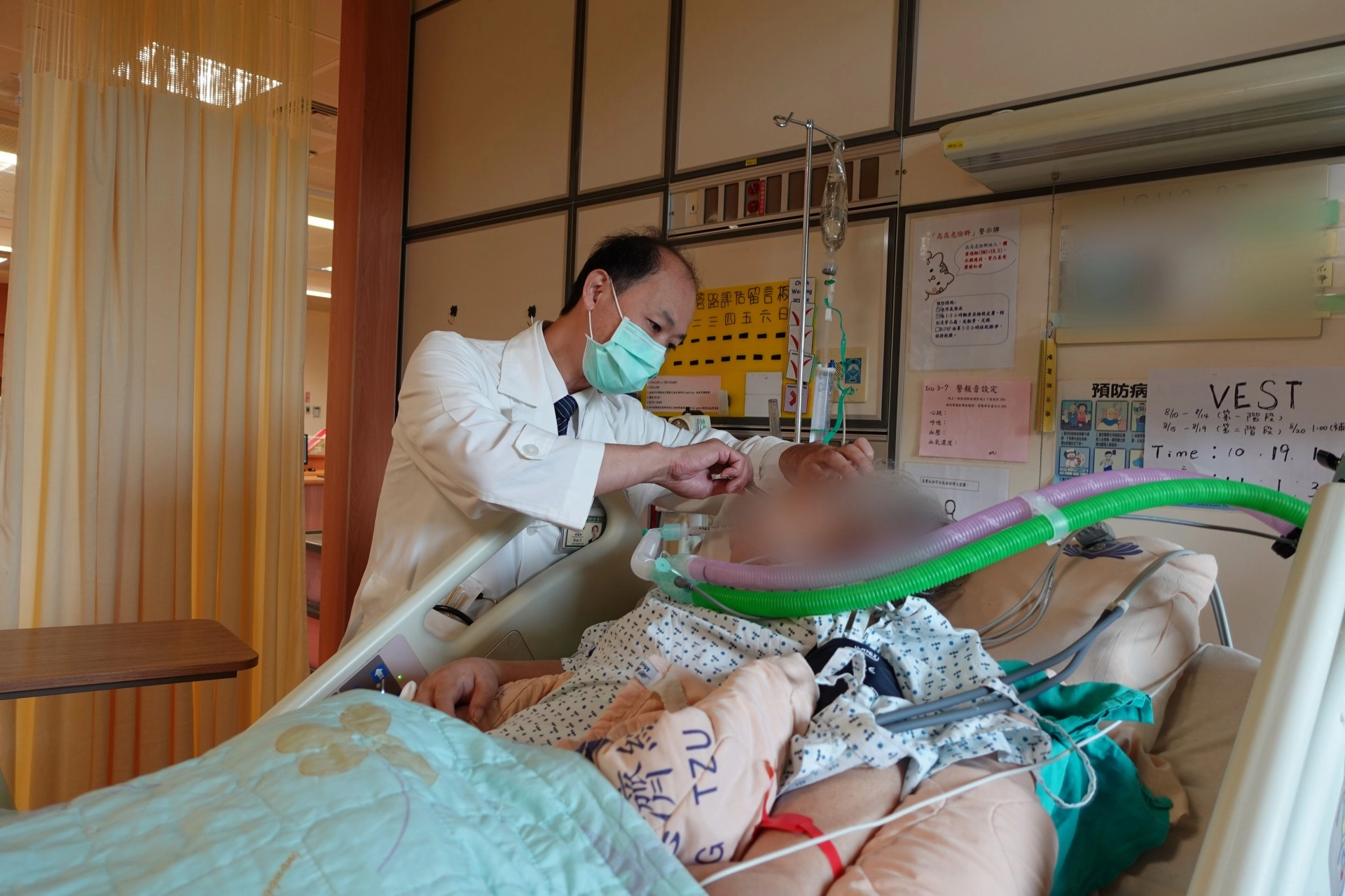臺中慈濟醫院神經科郭啟中醫師,細心的照顧老婦,雖然血糖與癲癇獲控制,但是最終沒有甦醒而離世。