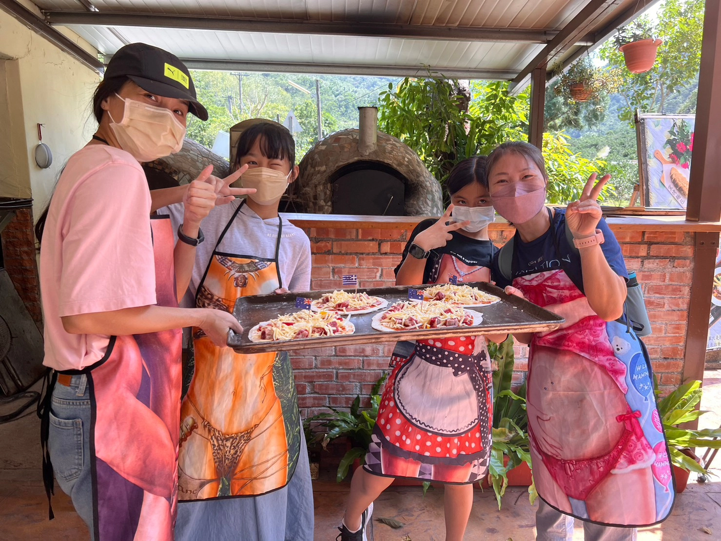 親子旅遊-pizza diy 送入烤箱