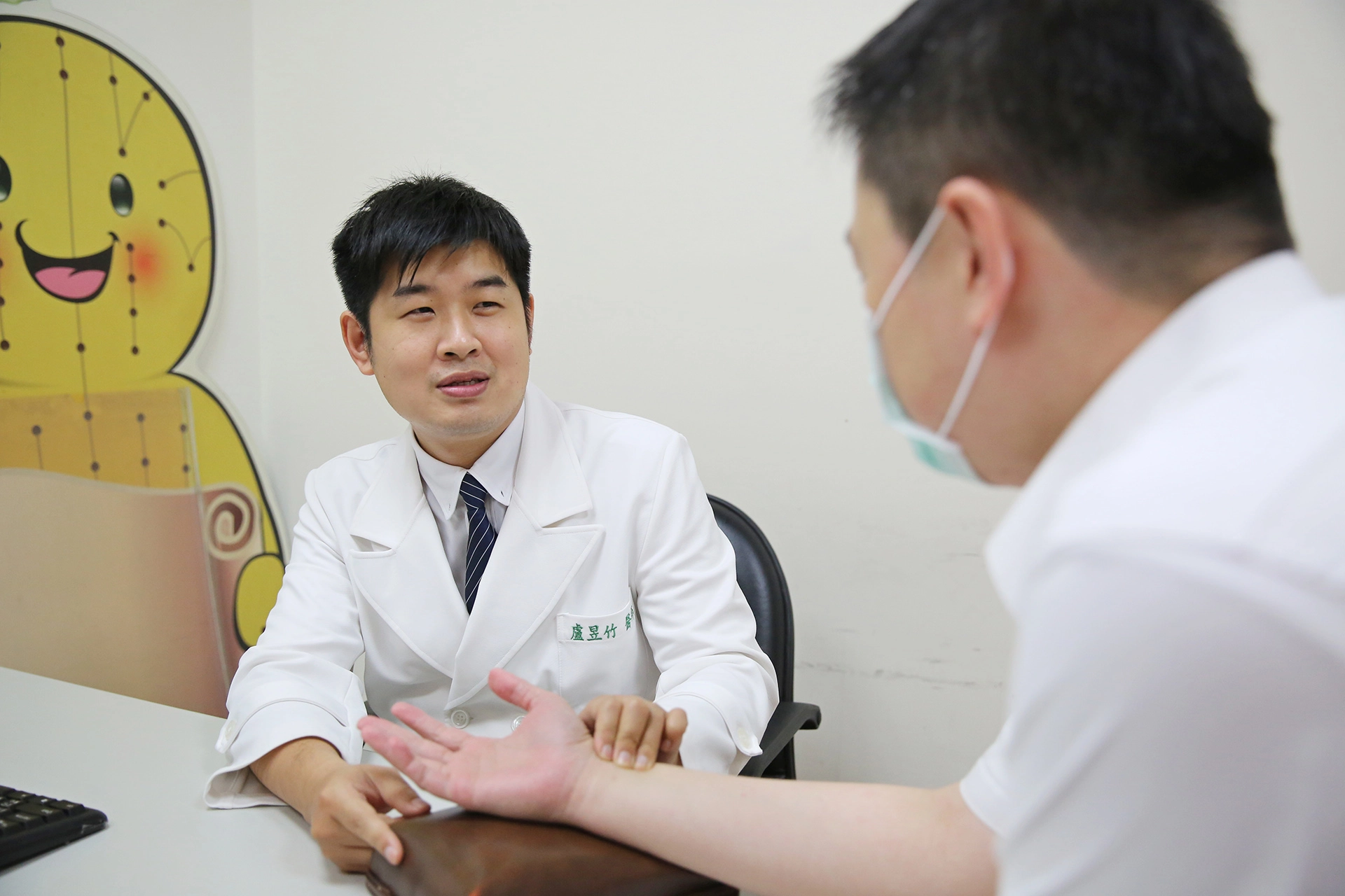 花蓮慈濟醫院中醫師盧昱竹表示,秋天最主要是燥邪,建議秋日養生應著重於防止乾燥及養肺。