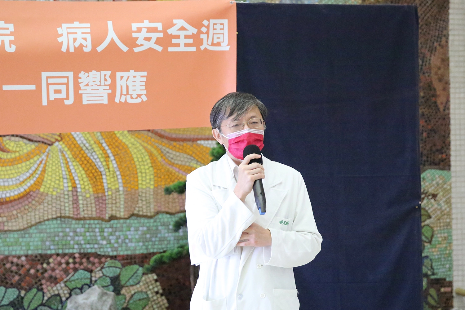 花蓮慈院品管中心主任姚定國表示,這次特別邀請婦產部、中醫部、藥學部、護理部等團隊,來為孕媽咪做用藥安全的講解。