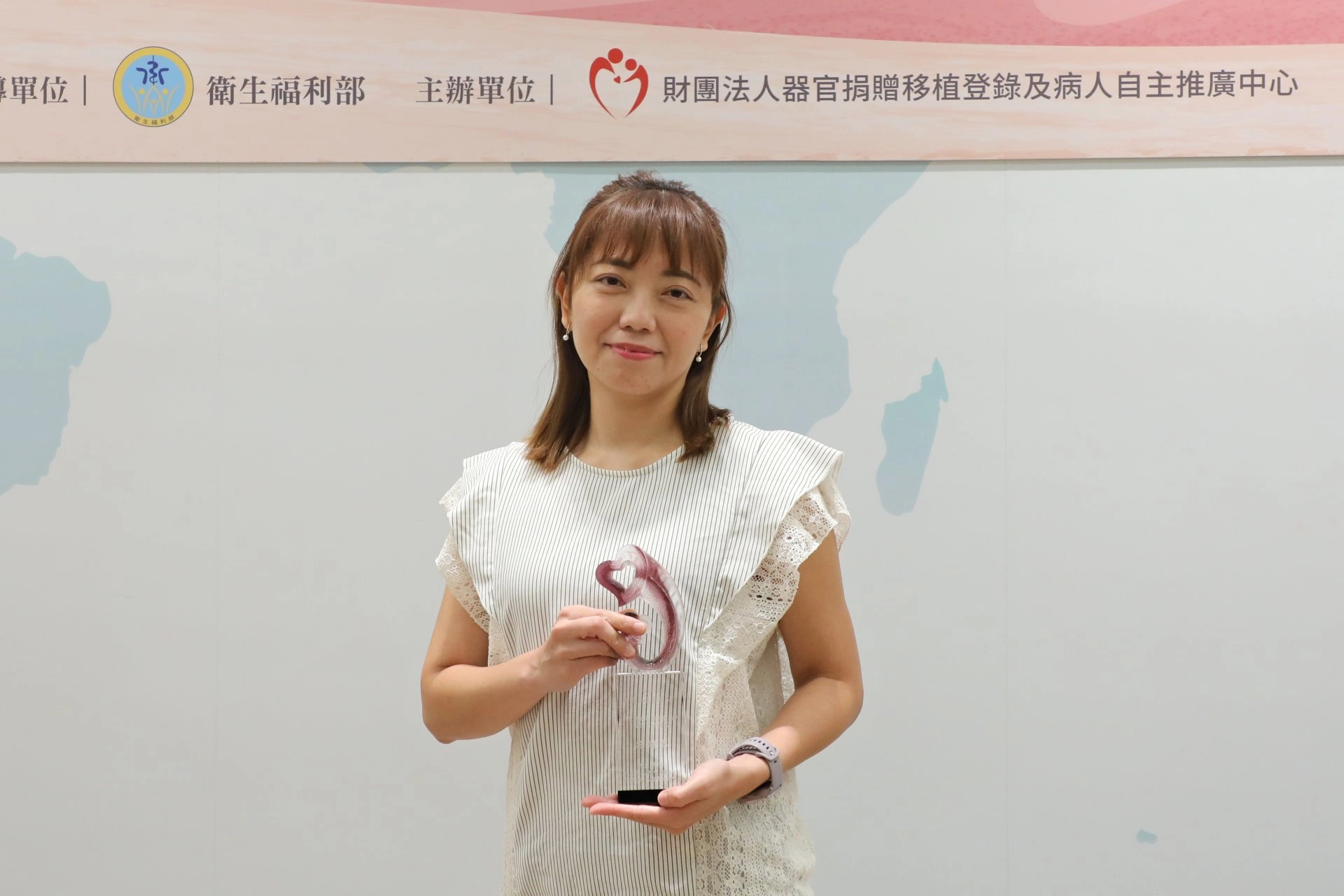 施明蕙感謝手術室護理團隊承擔大體縫合後續的「美容」工作,盡力讓捐贈者家屬在最後能見到捐贈者良好的面容和安詳的狀態。