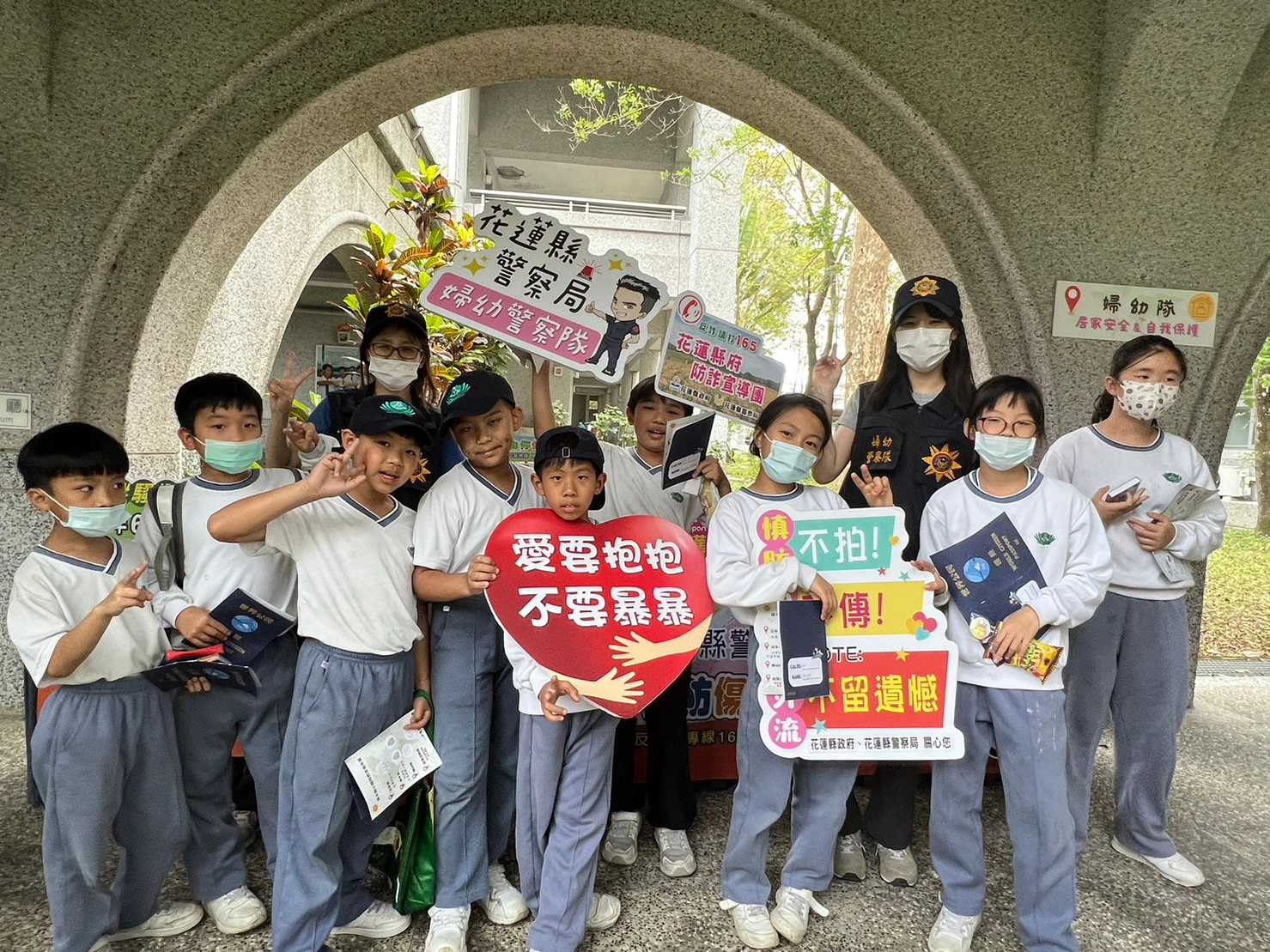 婦幼隊的宣導,讓孩子了解面臨家暴時如何透過「113」專線保護自己及家人。