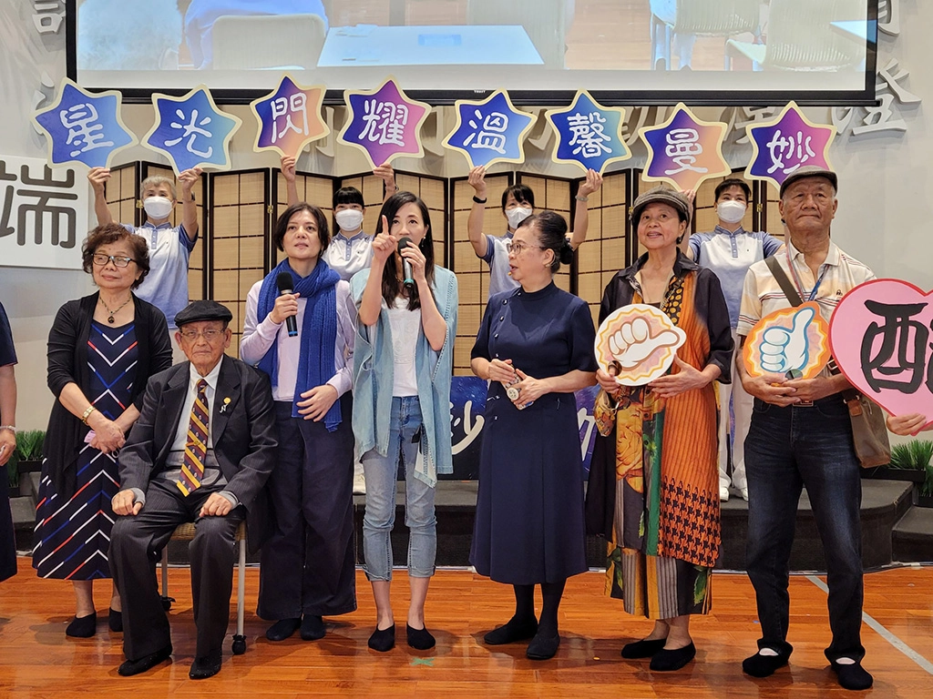 《最佳配角》宣傳現場,黃柔閩和潘奕如的父母也雙雙到場支持。