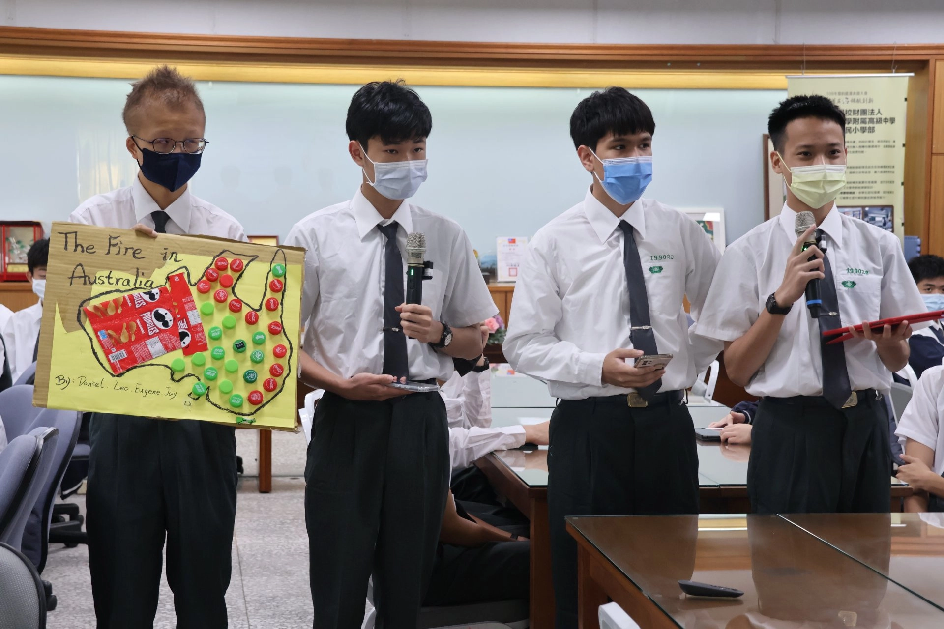 慈中同學回收寶特瓶瓶蓋製作澳洲森林大火地圖