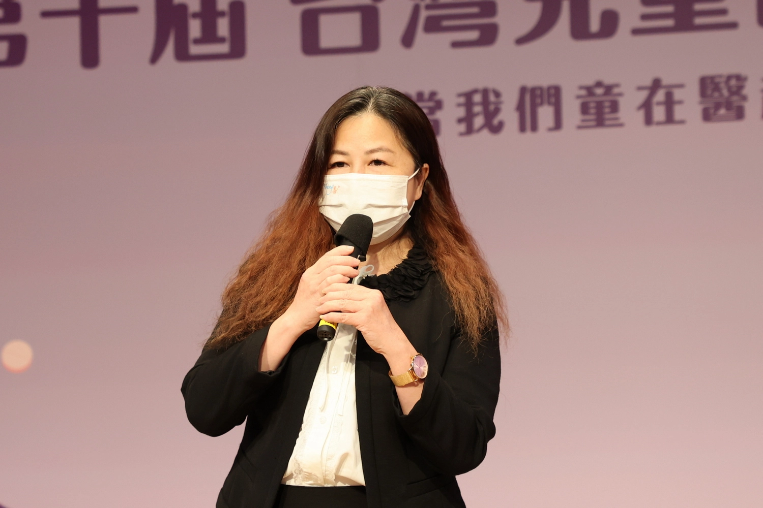 花蓮慈院護理部主任鍾惠君也以引言人的身分分享,劉淳吟專師在慈濟科技大學擔任課堂講師,向醫療科學生分享臨床兒童癌症照護經驗。