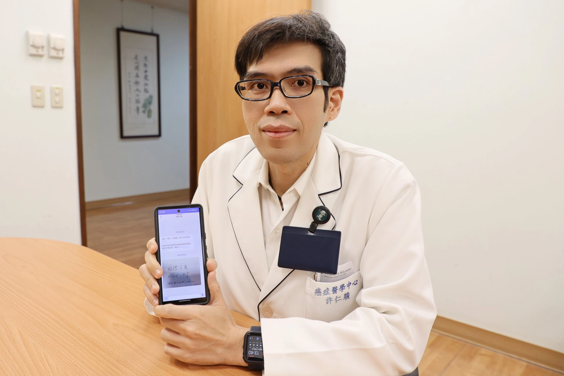 花蓮慈院的個案管理醫療照護APP,整合花東兩地醫院,同時整合院內的專業照護團隊,並讓個管師與病患或家屬,針對治療情形與注意事項進行雙向溝通,還有貼心服務包含病患預約就醫提醒、門診前檢查提醒與當日領取藥物資訊及檢查報告異常數值提醒等功能。