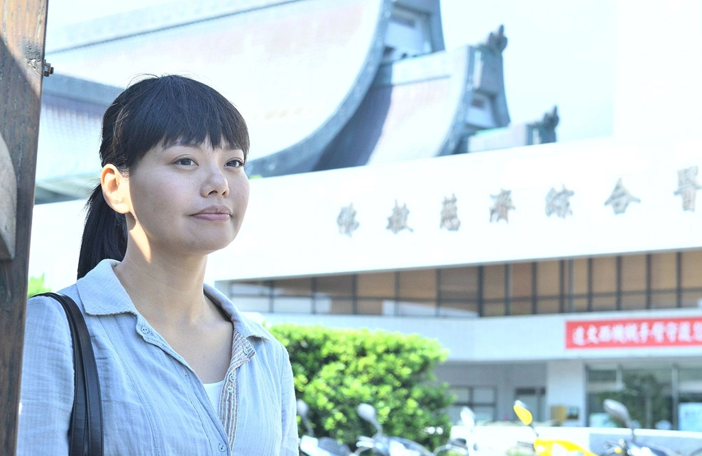 芳吉(林嘉俐 飾演)掛念著病患,以及在急診室拯救生命的歷程