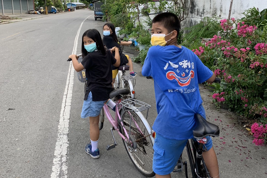 一家六口在一起,日子雖然平淡、辛苦,但是幸福