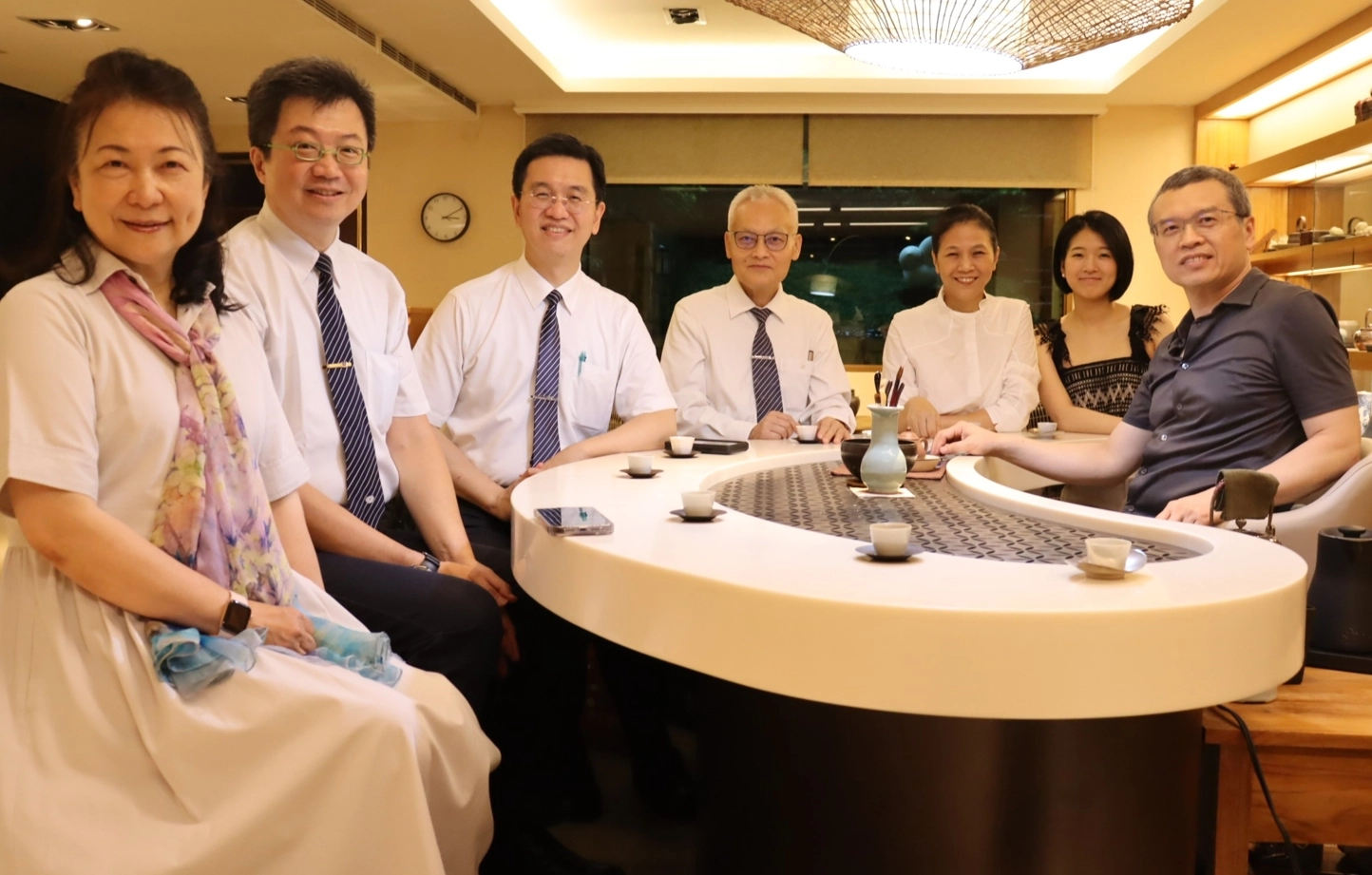 慈濟北區公傳資深志工李憶慧(左一)牽起這份善緣,感恩夫婦倆善心,更讚嘆他們的智慧。