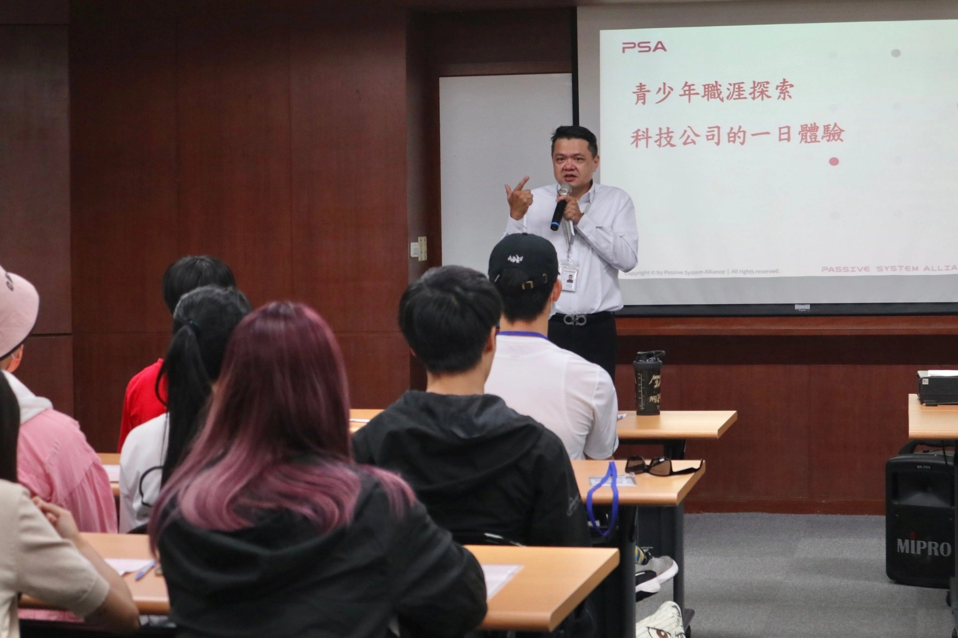 藉由瀚宇博德(股)公司總經理與人資的經驗分享,幫助自立青年們對未來職涯規劃更有方向