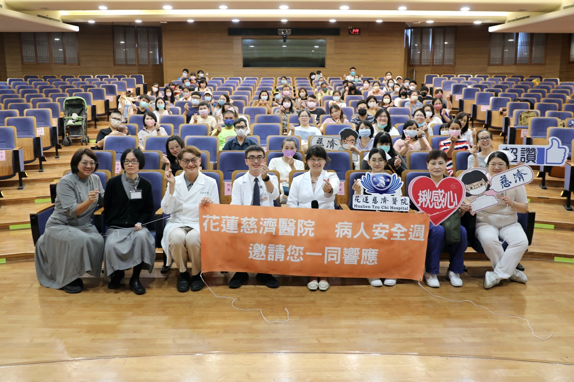 花蓮慈院婦產部於八月十一日舉辦「爸媽教室」衛教講座,開課分享正確的孕婦及嬰兒飲食與牙齒保健知識,以及如何準備寶寶的副食品。