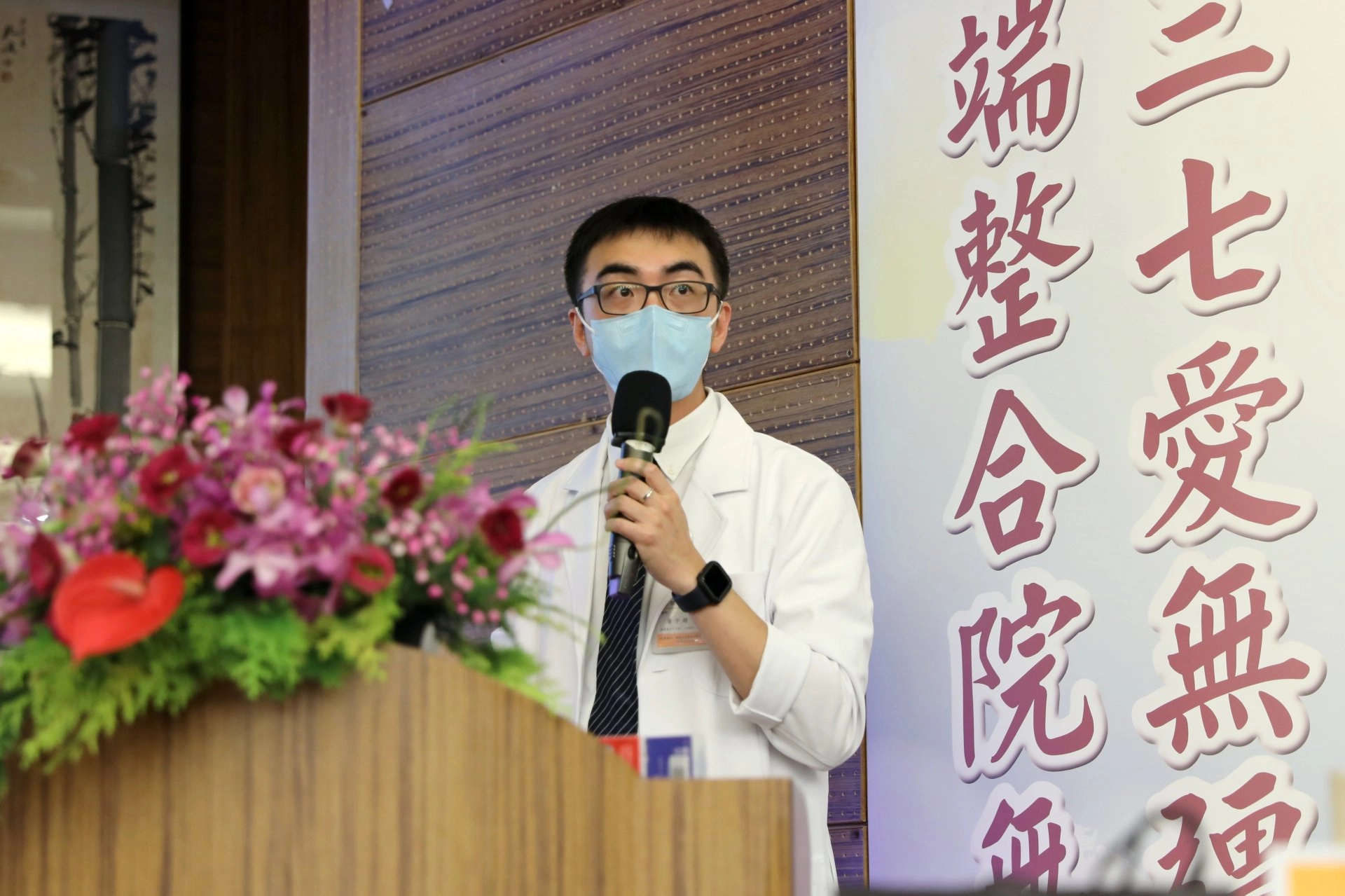 小兒部蕭宇超醫師介紹副食品的主要功能,是要幫助寶寶銜接大人食物,脫離對奶的依賴,並降低對食物的過敏機率。