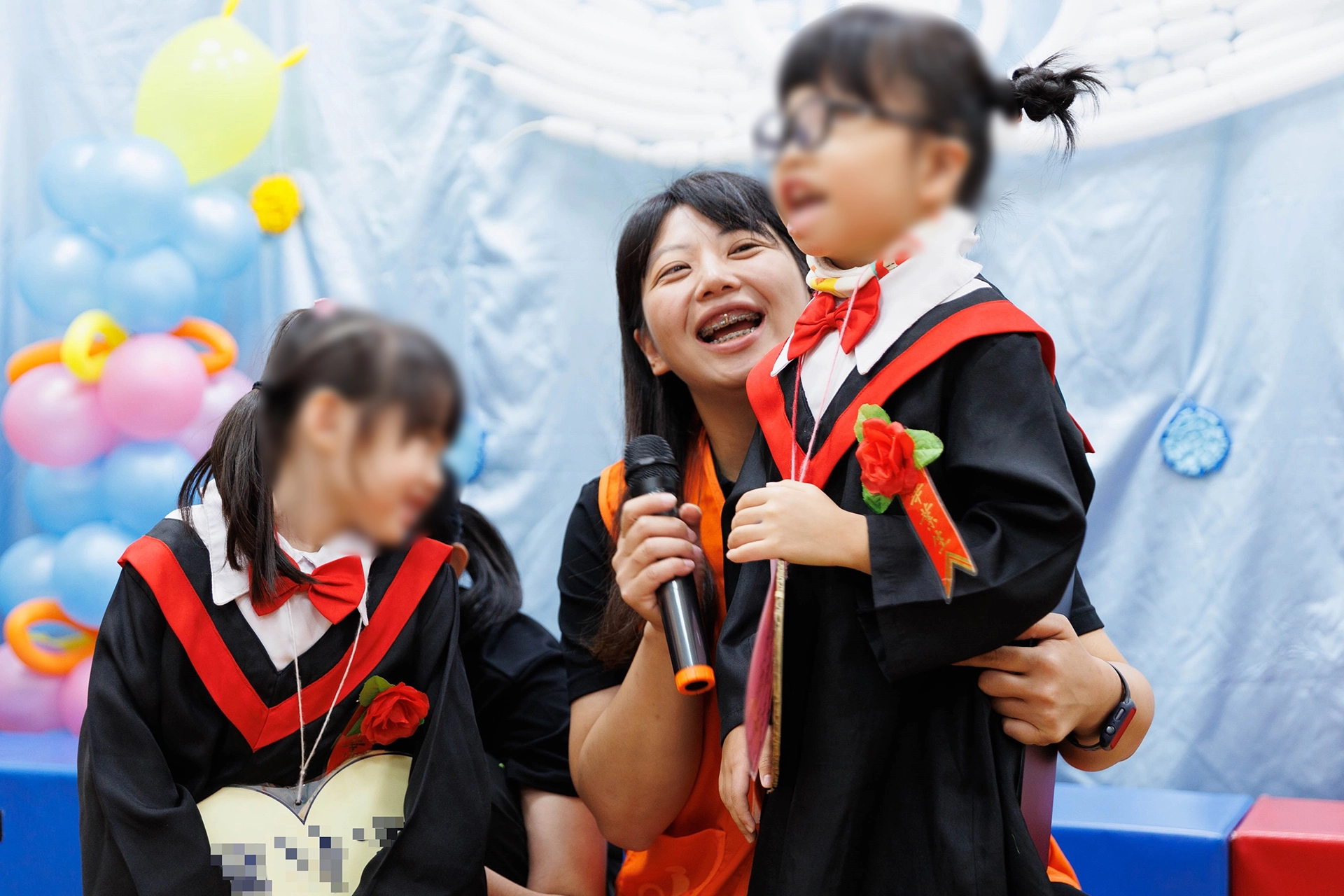 慢飛天使們即將從婦幼家園畢業,迎向全新的環境及挑戰,伊甸老師們給予滿滿祝福與關心,期許孩子們未來可以勇敢前行。