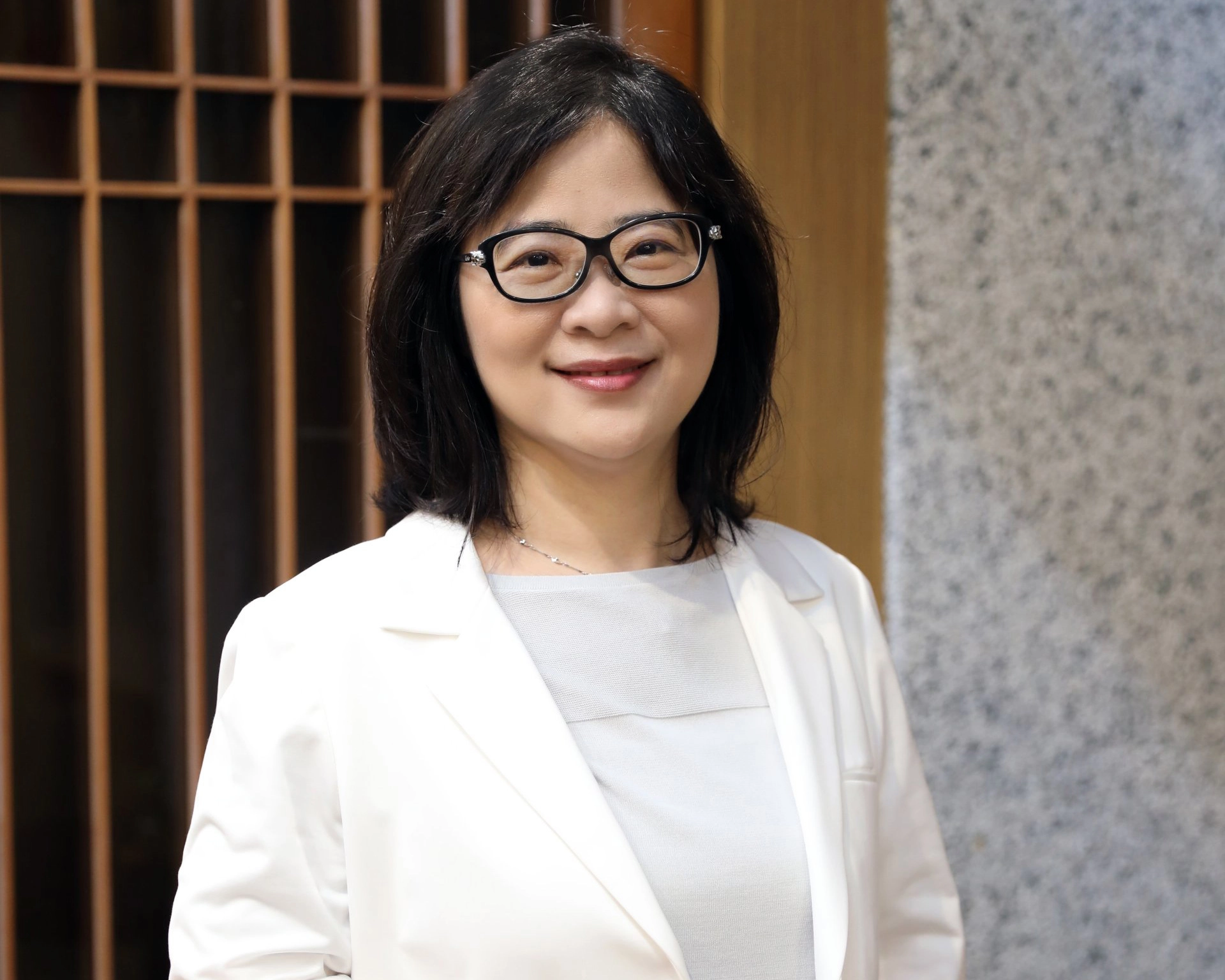 蘇桂英主任說,人體全身都有血管,包括肺部、腎臟,因此血管炎很容易造成腎臟急性惡化甚至洗腎,這位病人的症狀是以肺部出血為主,還好腎臟指數沒異常。