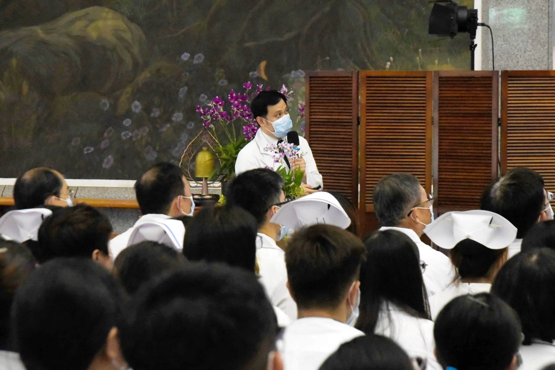 張舜欽主任以己身的經歷跟大家分享「蔬食的益處」,不只自己是一位胎裡素的寶寶,太太跟小孩也都是蔬食者。