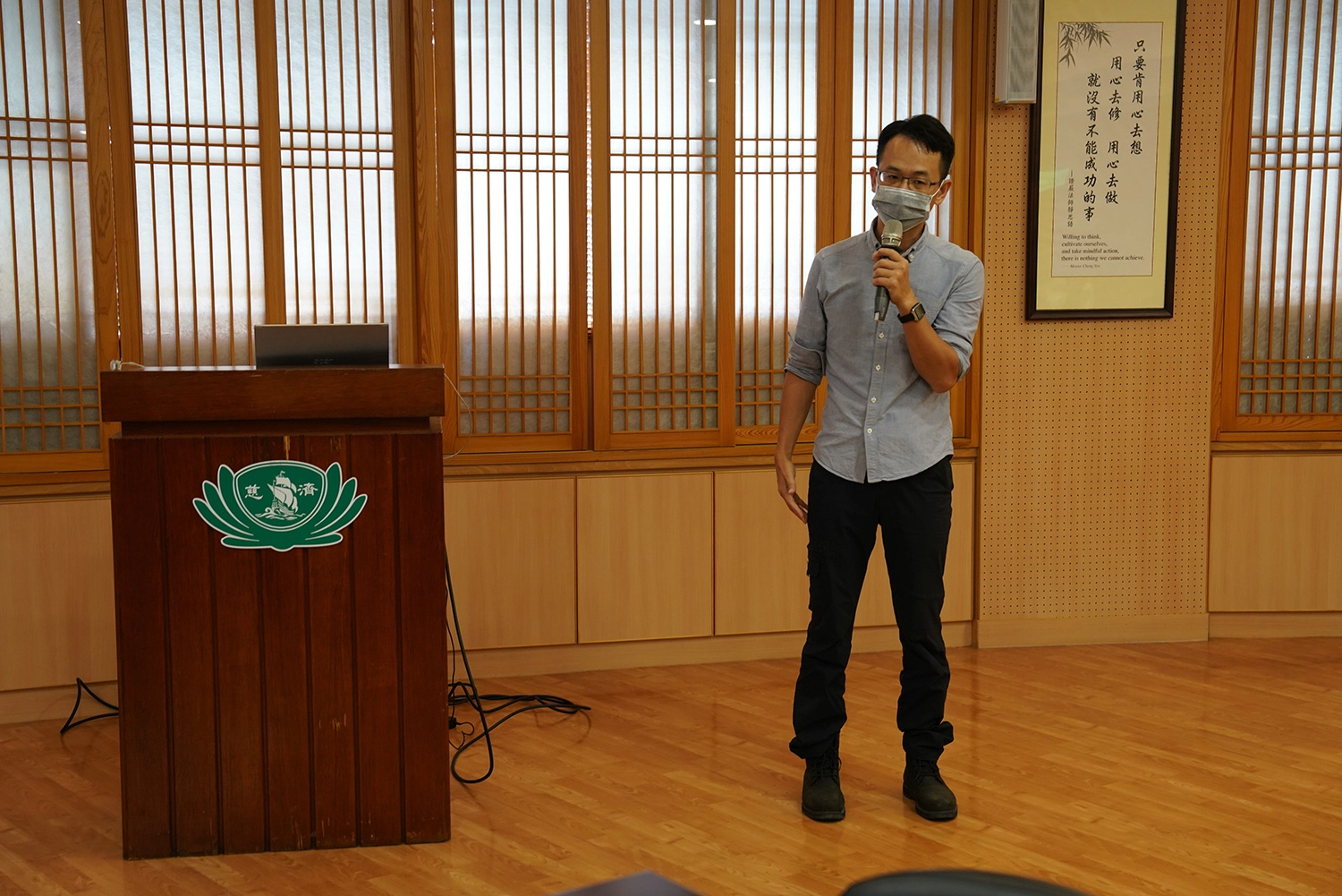 職安衛生署北區職業安全衛生中心技正游淳淼指出,粗工拆除建築的電鑽聲;長時間使用電鑽,震動也可能產生手部職業病,希望強化宣導、提升勞工對於自身防護的意識等。