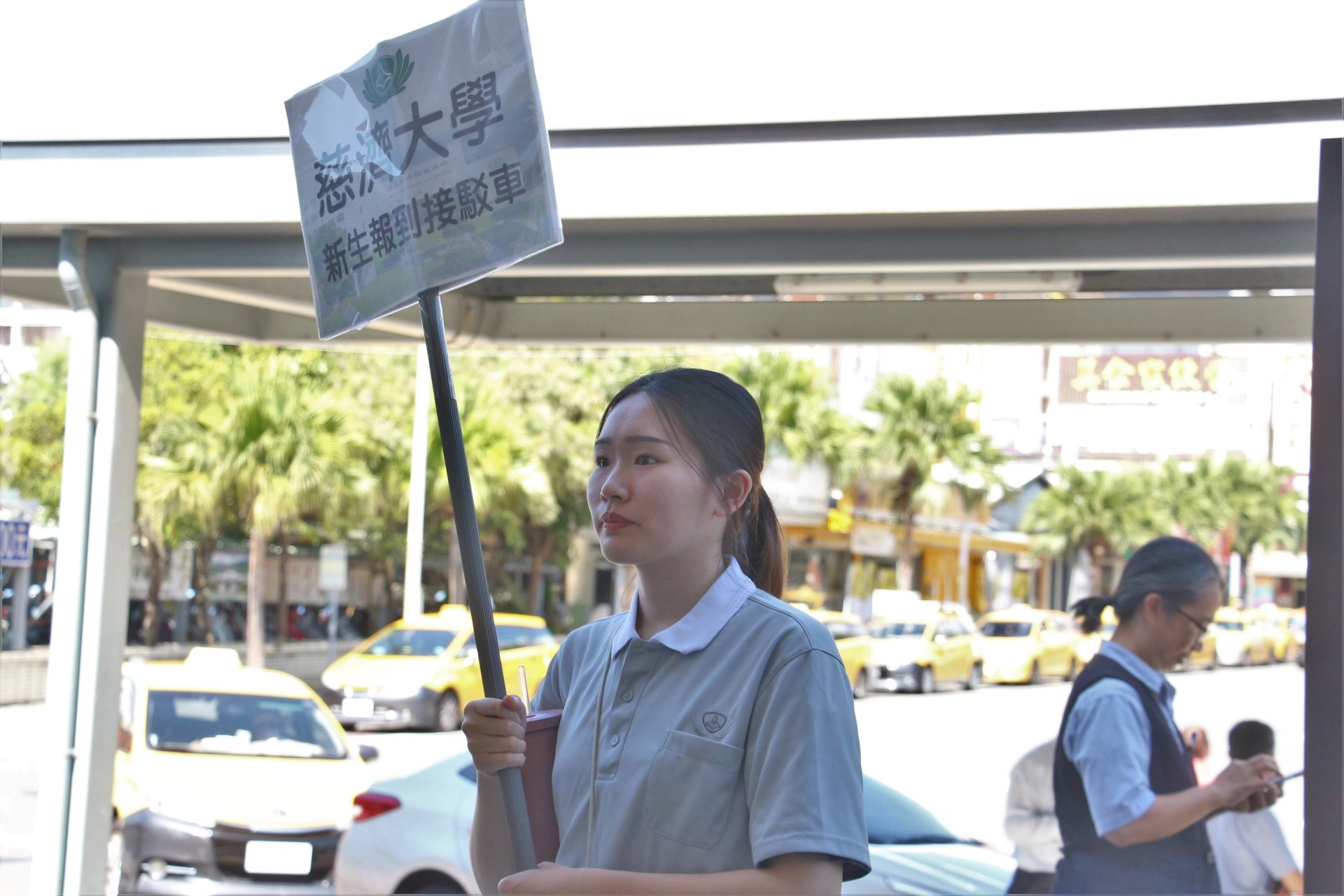 從火車站導覽到宿舍報到,如何讓動線順利,準備推車讓搬進寢室方便,甚至連整理後的回收也都為大家想好了。
