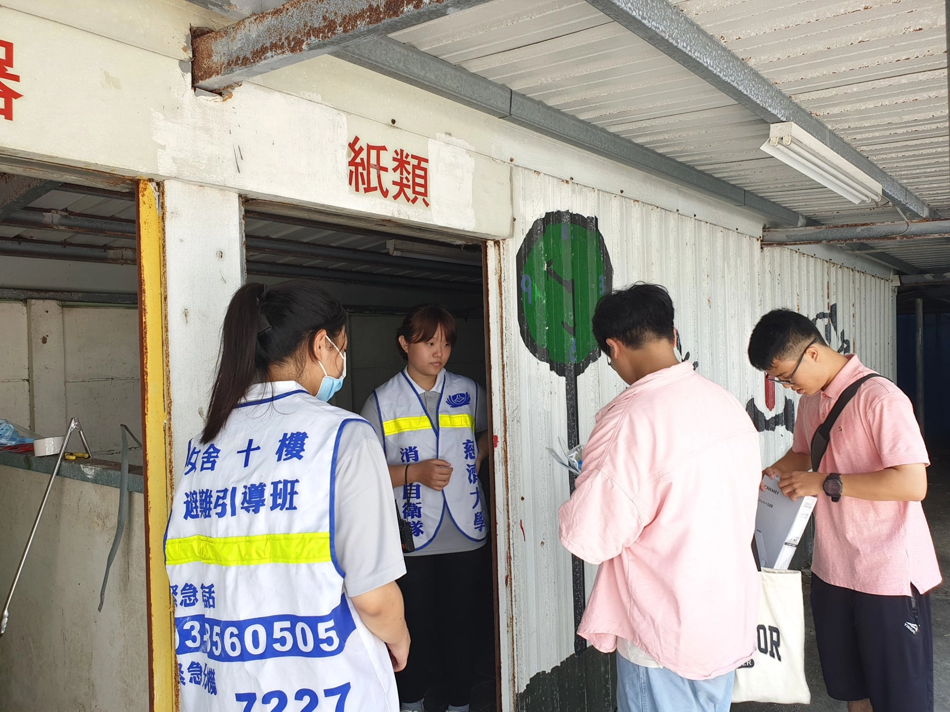 從火車站導覽到宿舍報到,如何讓動線順利,準備推車讓搬進寢室方便,甚至連整理後的回收也都為大家想好了。